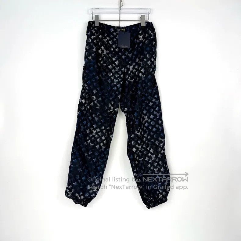 Louis Vuitton Louis Vuitton Blue and black full logo nylon pants Size US 40 / EU 56 - 3 Thumbnail
