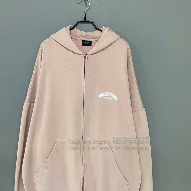 Balenciaga Balenciaga Reversed Upside-Down Letter Embroidered Pink Zi Size US M / EU 48-50 / 2 - 2 Thumbnail