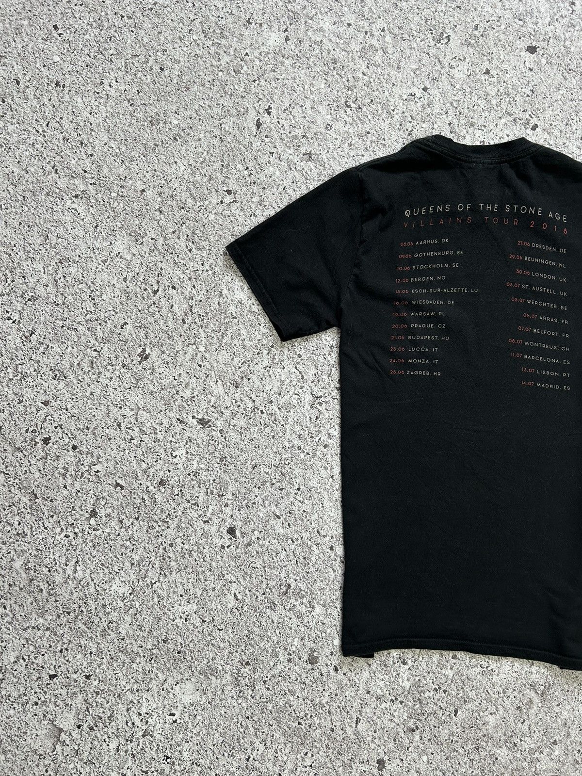 Band Tees Queens Of The Stone Age Villains Tour 2018 Rock Band T-Shirt Size US S / EU 44-46 / 1 - 7 Thumbnail