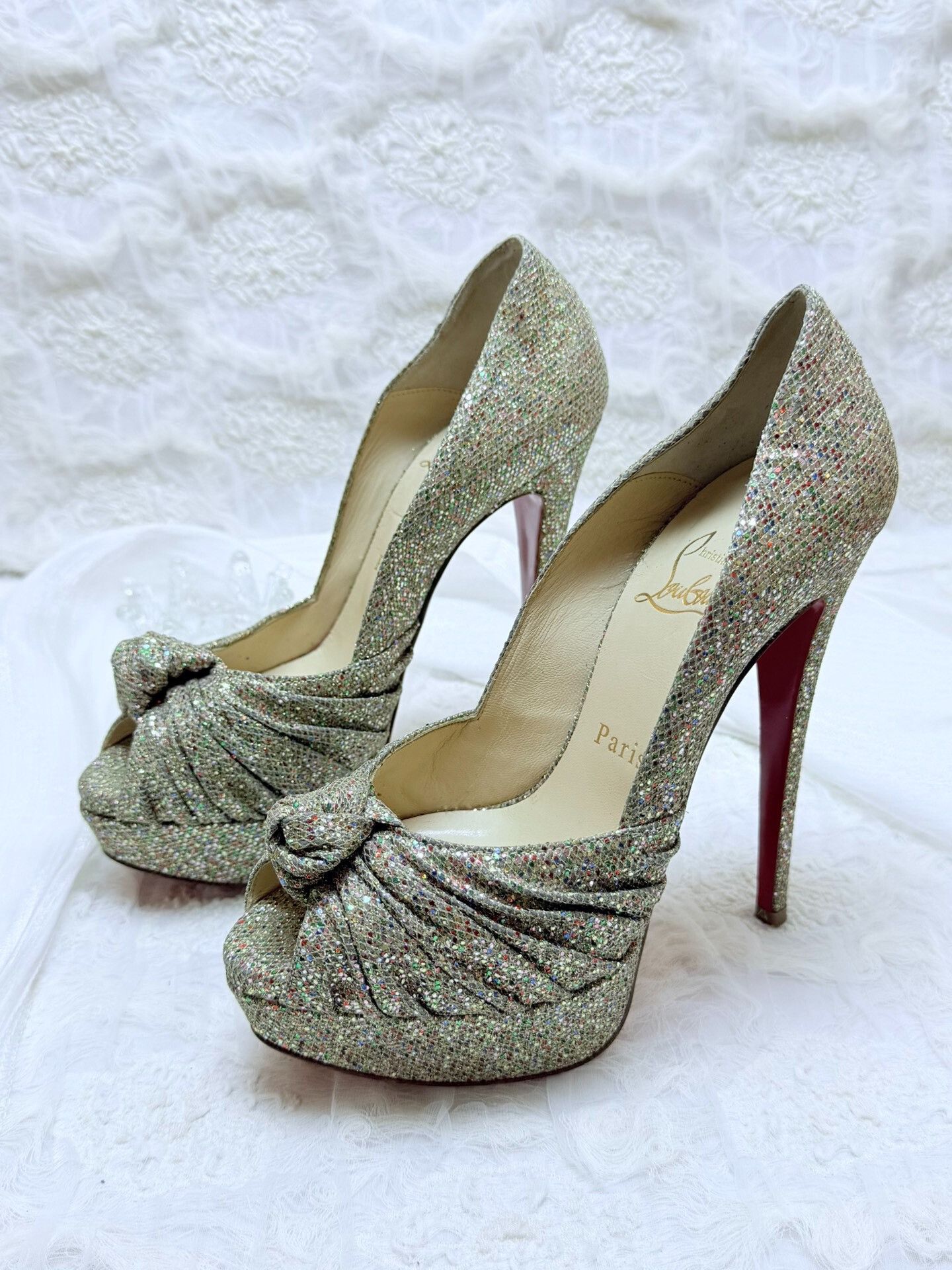 Christian Louboutin Christian Louboutin Gold Lowtop Sneakers us_6 Women Size US 6 / IT 36 - 1 Thumbnail