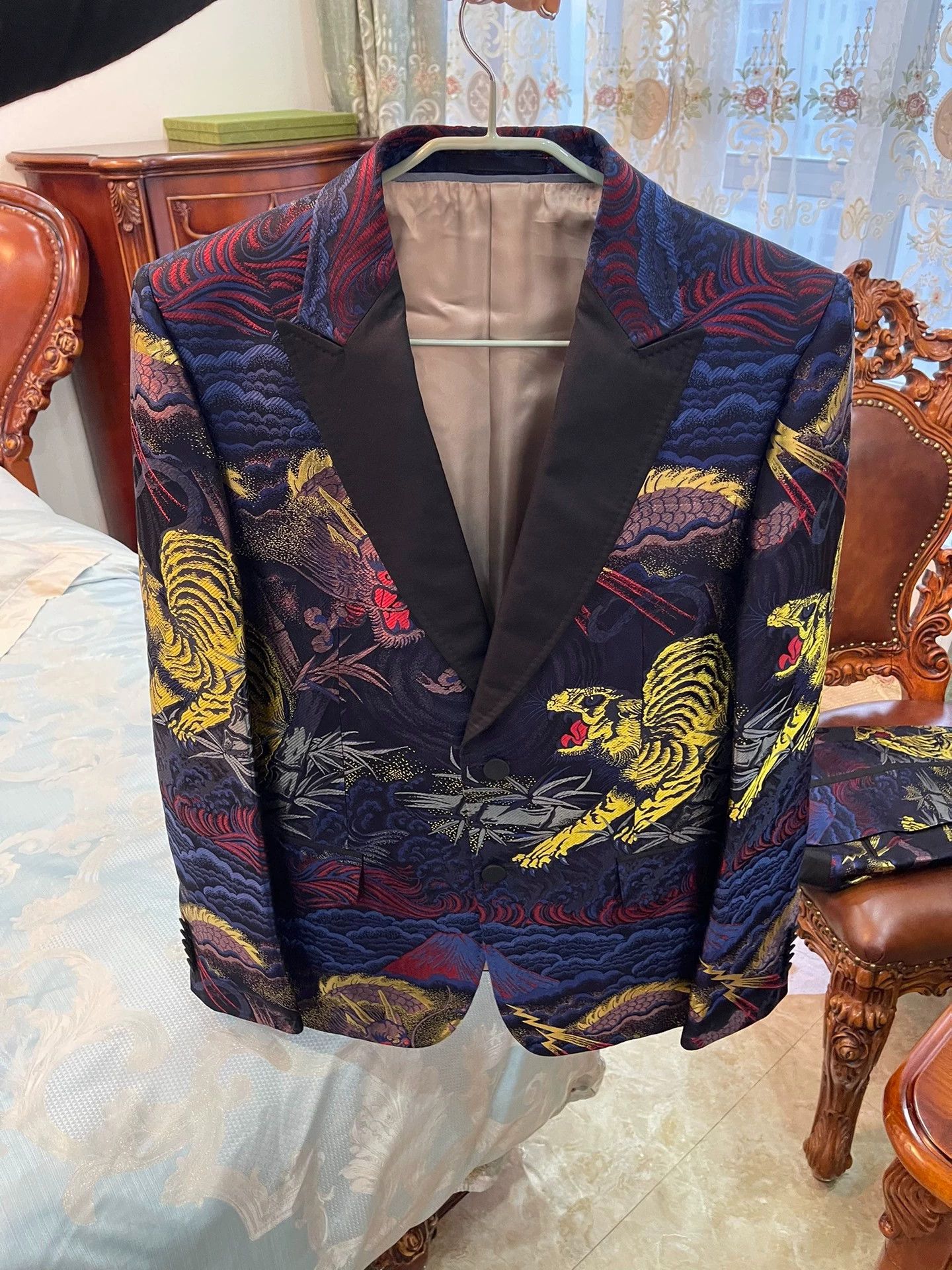Gucci Gucci 50 Custom Silk Embroidered Gold Suit Worn Size 50R - 1 Thumbnail