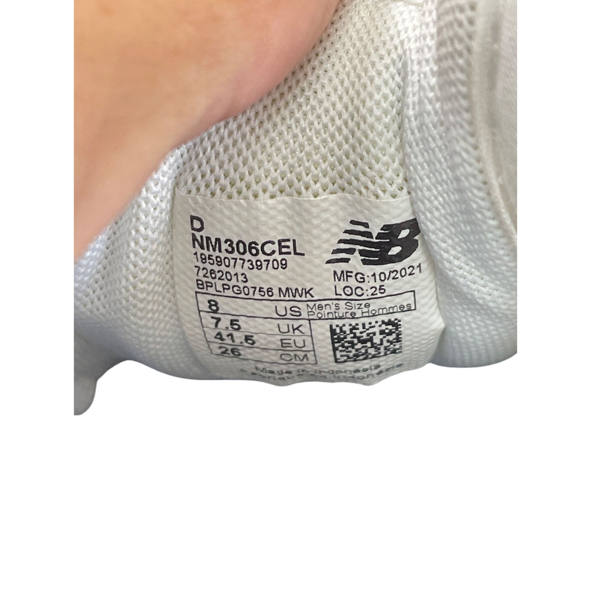 New Balance New Balance Mens NM306CEL White Black retro Sneakers Size 8D Size US 8 / EU 41 - 6 Thumbnail