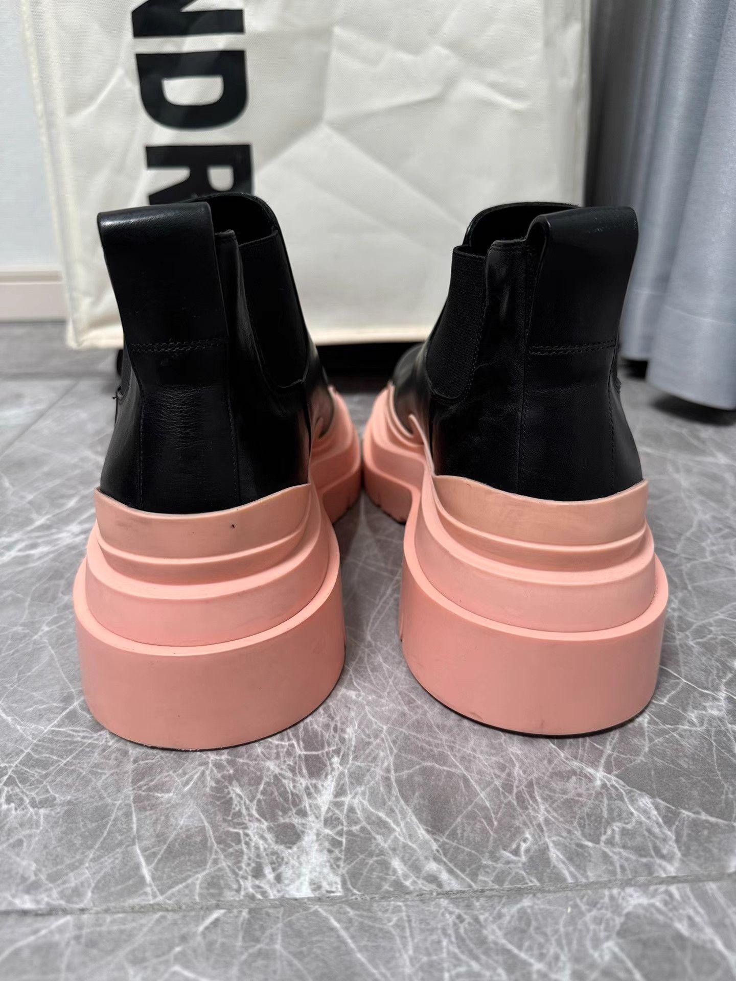 Bottega Veneta Bottega Veneta BV Tire Chelsea Ankle Boots K6 Size US 9 / IT 39 - 4 Thumbnail