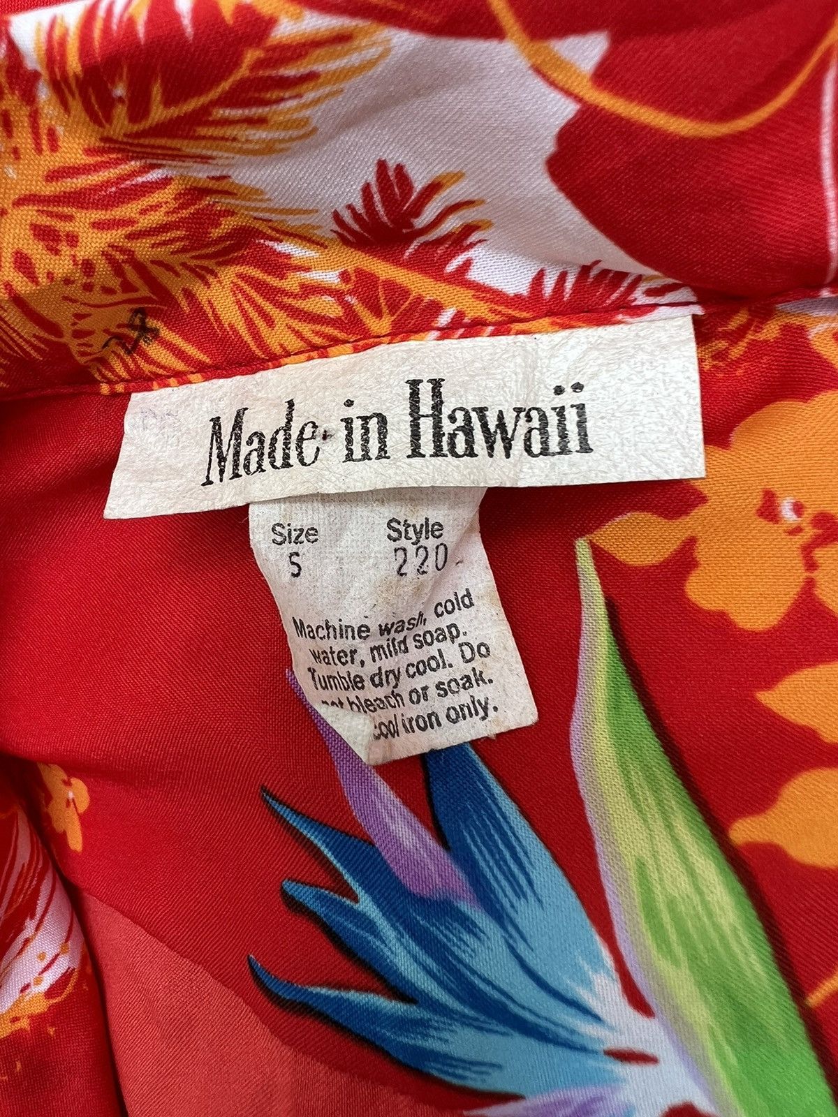 Vintage Vintage 70s Made in Hawaii Hibiscus Red Hawaiian Shirt Size US S / EU 44-46 / 1 - 19 Thumbnail