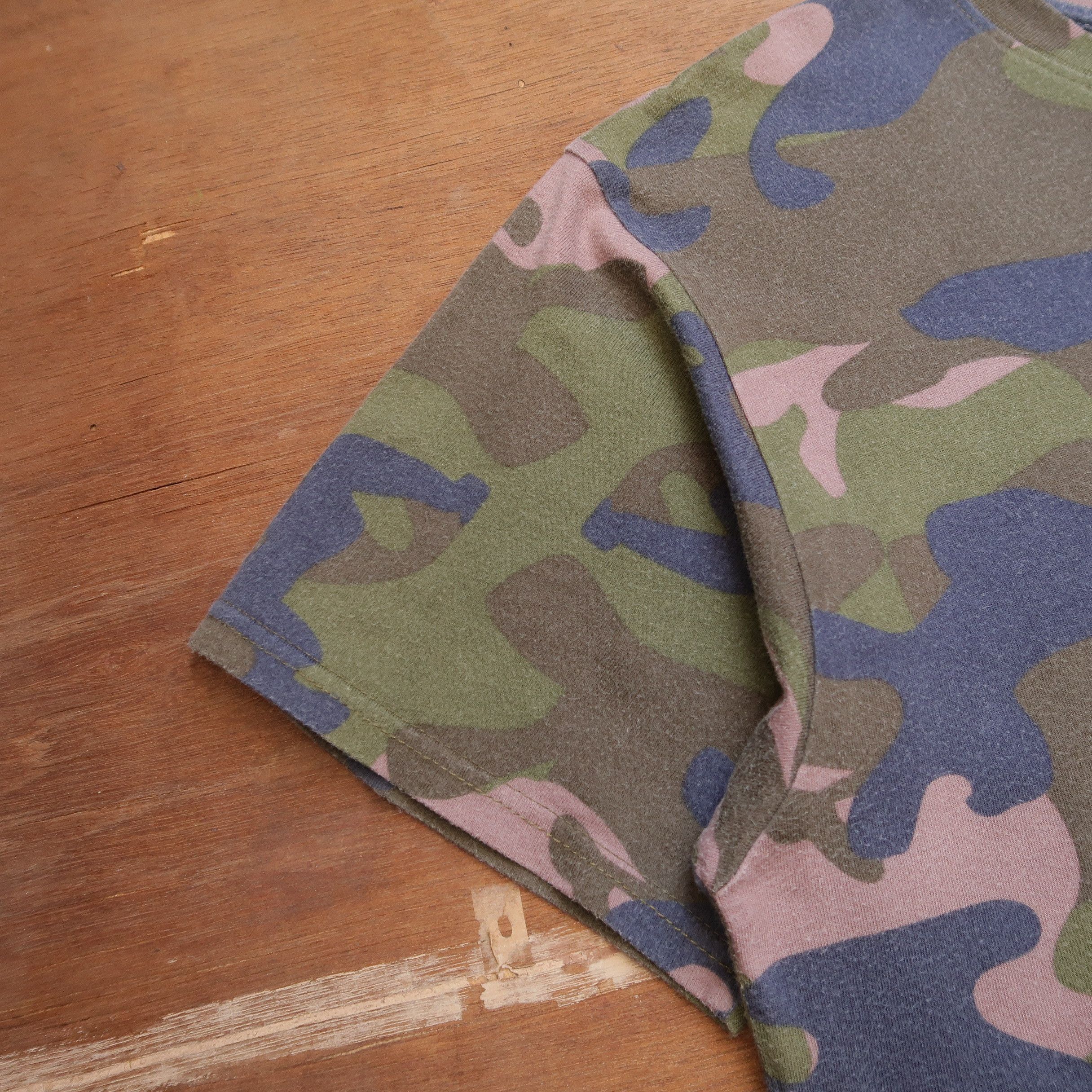 Japanese Brand Les Artists Travis 92 Graphic T-shirt Men Large Camo Size US L / EU 52-54 / 3 - 7 Thumbnail