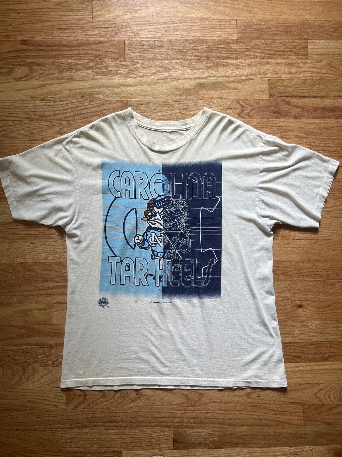 Vintage Vintage 90s UNC Tar Heels Graphic Tee Large Size US L / EU 52-54 / 3 - 1 Thumbnail