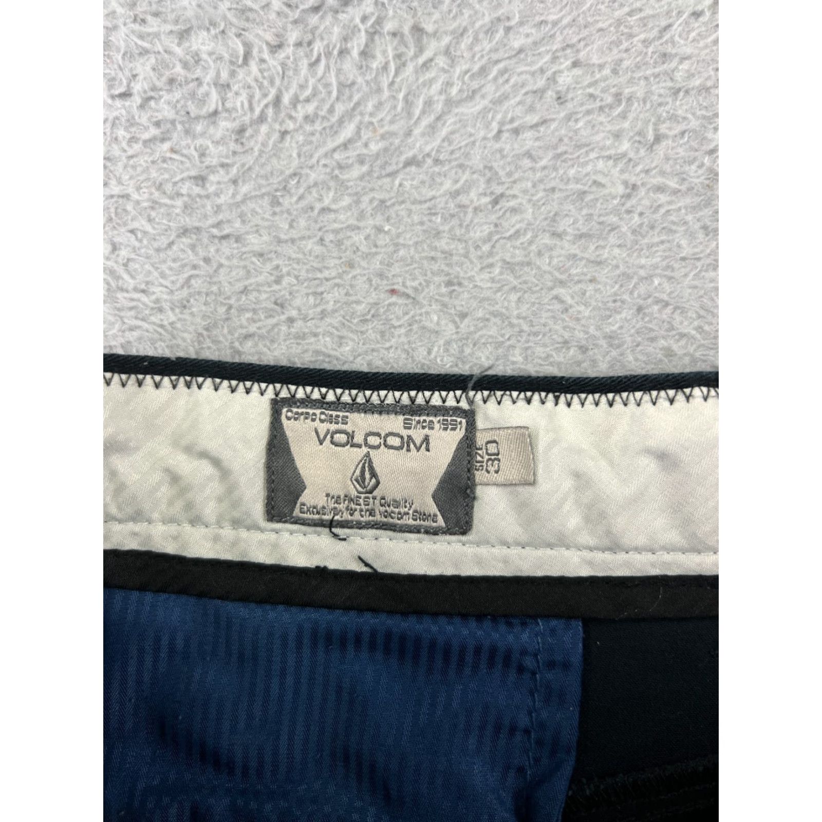 Volcom Volcom Men Shorts 30 Black Cotton Blend Twill Chino Skate Casual Inseam 10" Rise Mid 10-12" 5-Pocket Logo Size US 30 / EU 46 - 3 Thumbnail