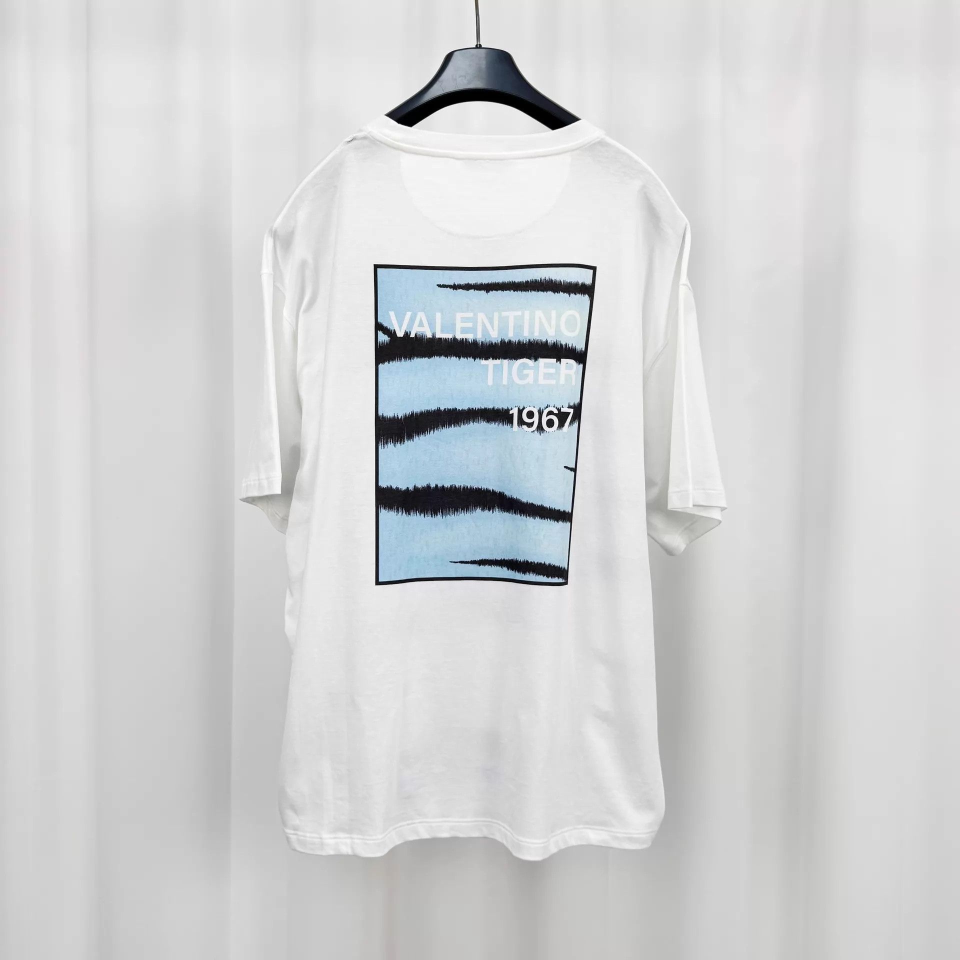 Valentino Valentino embossed logo short sleeve M new Size US M / EU 48-50 / 2 - 2 Thumbnail