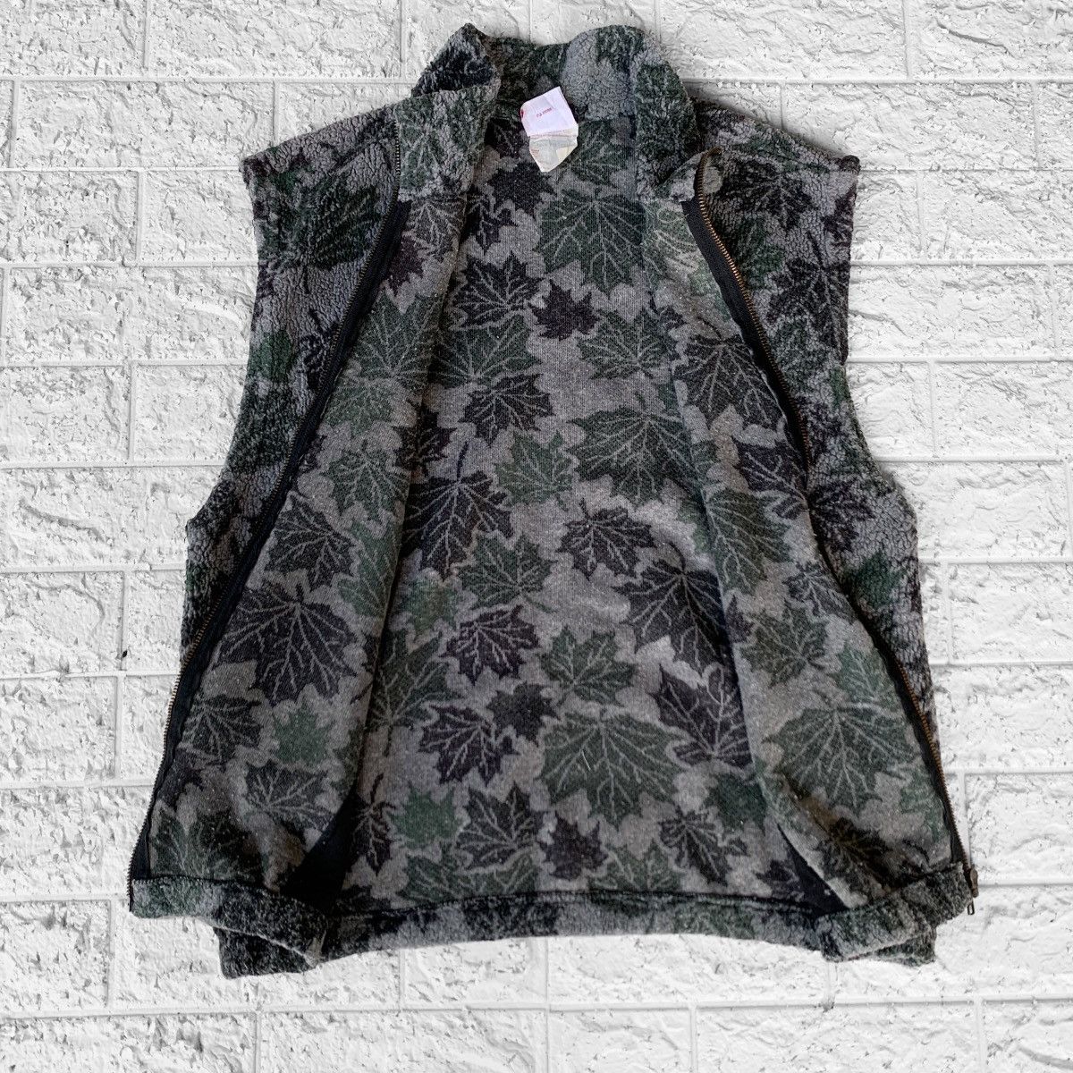 Vintage Vintage 1990s GGS Canada Leaf Design Fleece Jacket Size US M / EU 48-50 / 2 - 4 Thumbnail