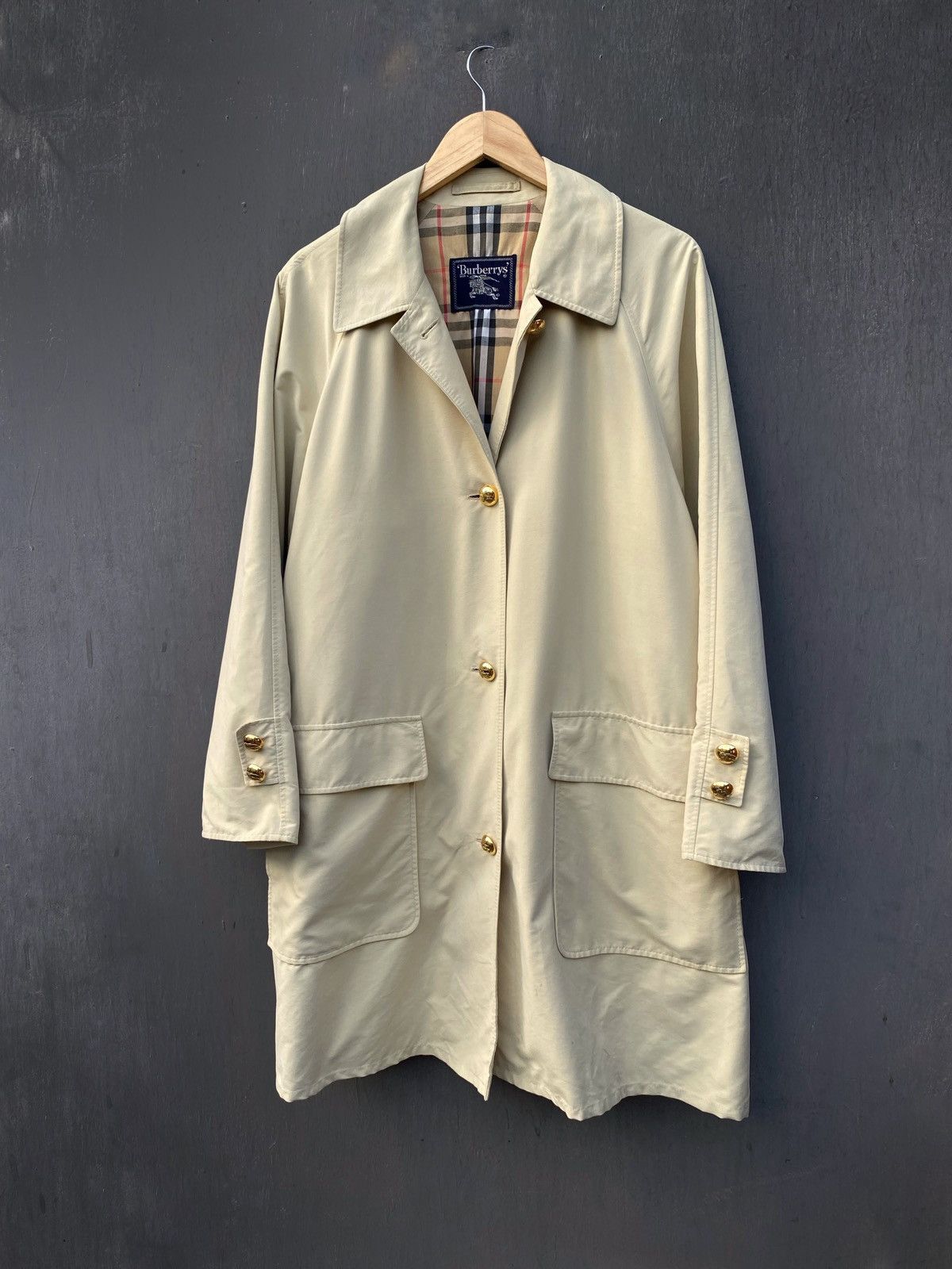 Burberry Burberrys Vintage wmns trench beige coat jacket size 42 Size M / US 6-8 / IT 42-44 - 1 Thumbnail
