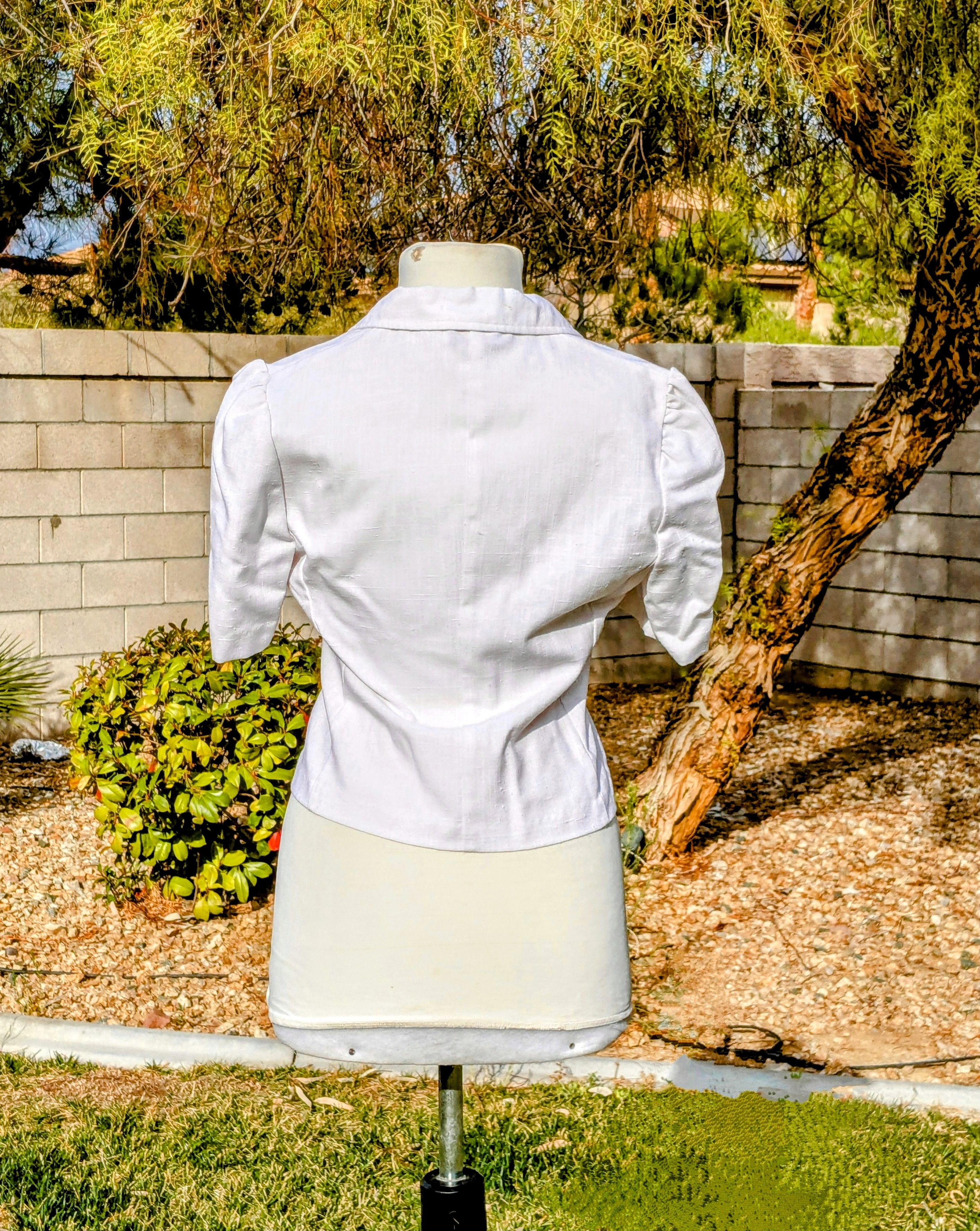 Vintage 1980s Ivory Linen S/S Petite Small Blazer Button Top EUC Size S / US 4 / IT 40 - 2 Thumbnail