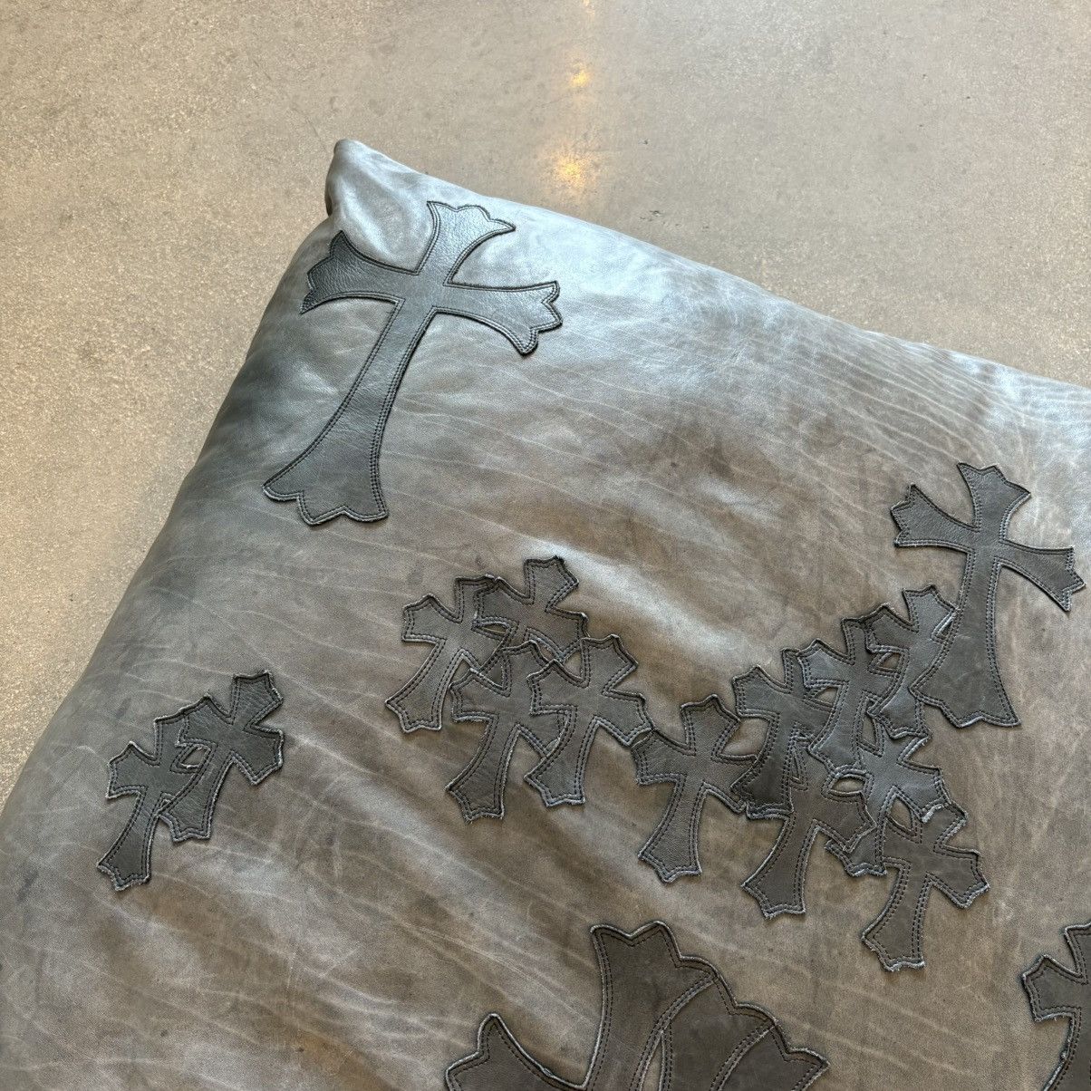 Chrome Hearts XXL FLOODED CROSS PILLOW Size ONE SIZE - 7 Thumbnail