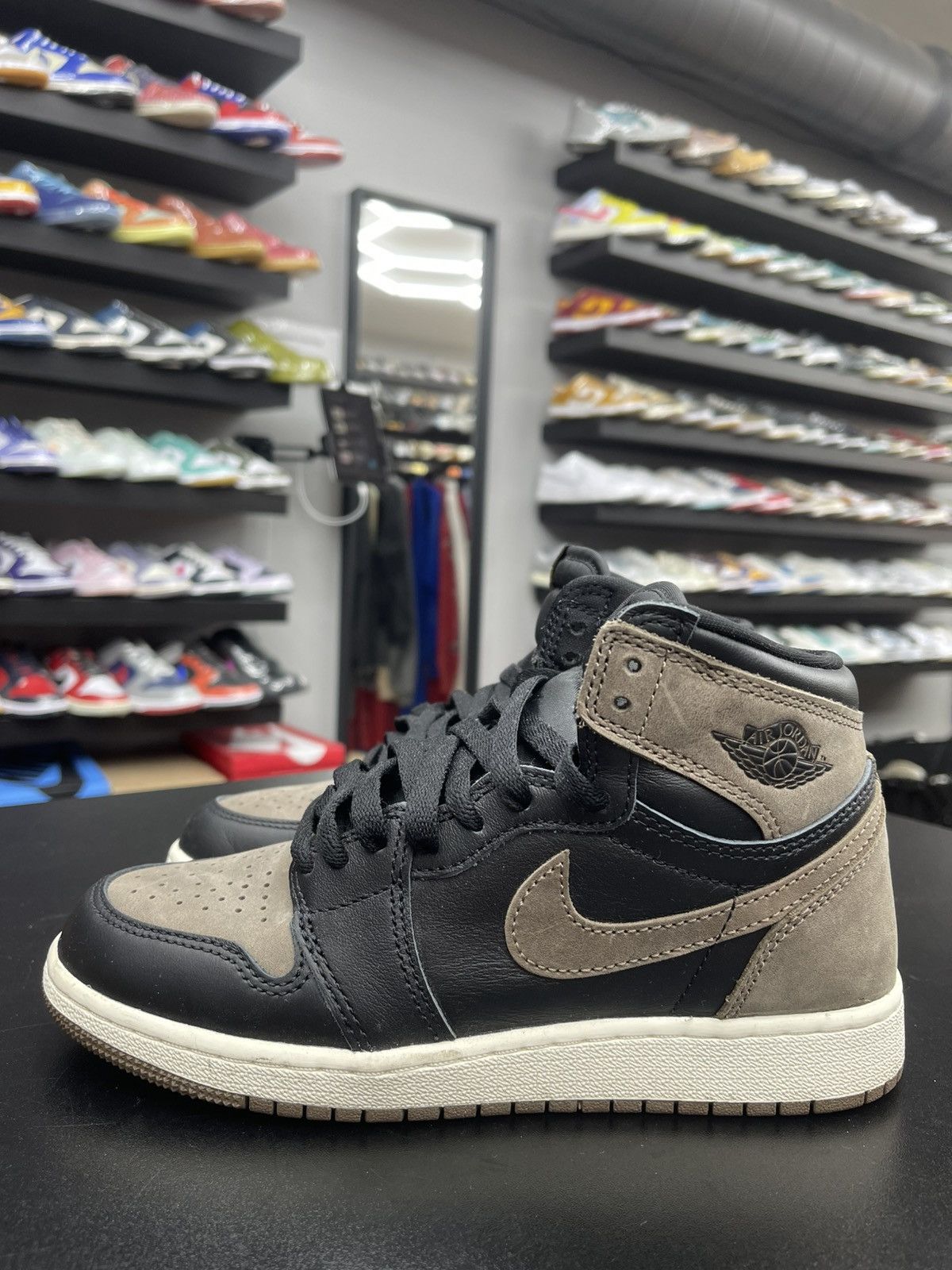 Jordan Brand Size 4.5y - Jordan 1 Palomino Gently Used OG All! Size US 5 / EU 37 - 1 Thumbnail