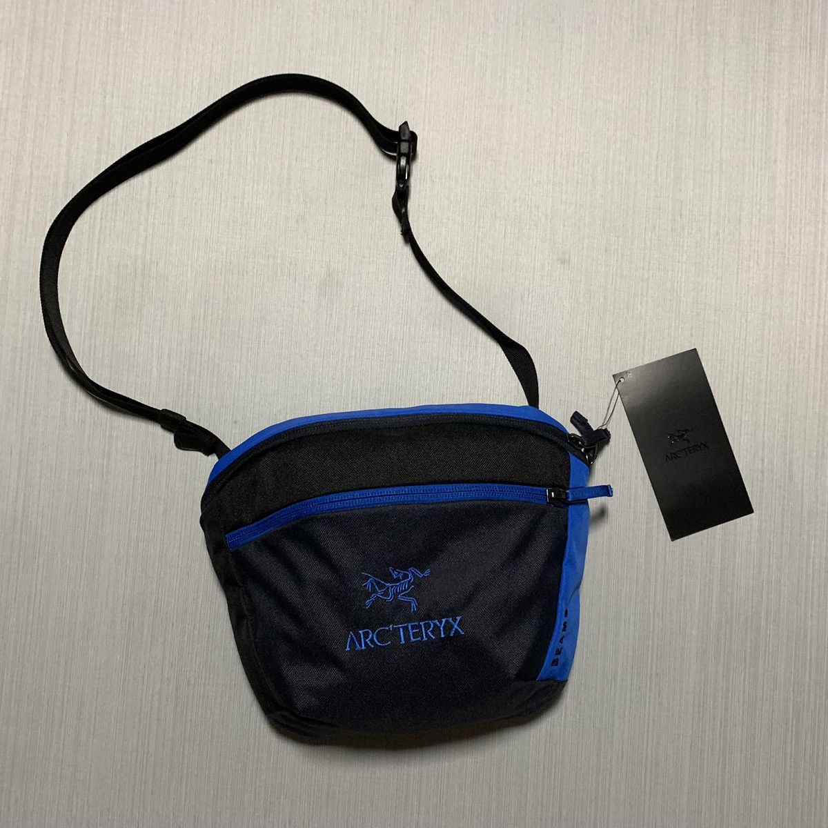 image of Arcteryx Waist Bag Mantis 2 “Beams” in Black/Blue, Men's