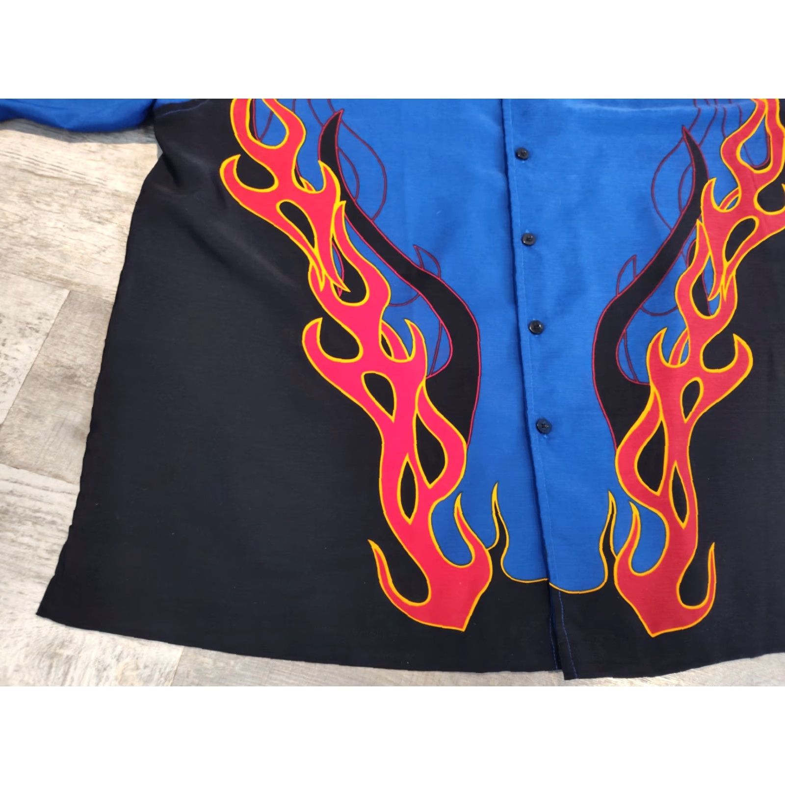 Vintage VINTAGE No Boundaries Shirt 2XL Blue Flames Graphic Print Button-Down Streetwear Men Shirts Mens 90s Retro Grunge Size US XXL / EU 58 / 5 - 2 Thumbnail