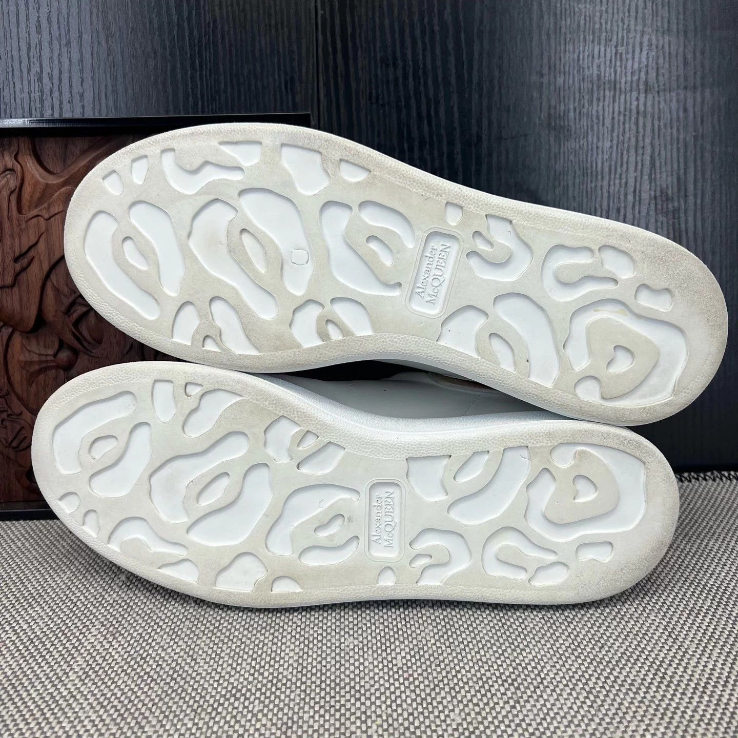 Alexander McQueen McQueen White Iridescent Tail Size US 9 / IT 39 - 5 Thumbnail