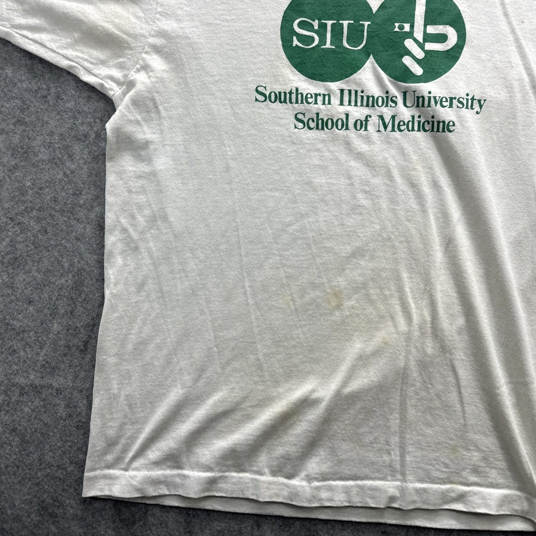 Vintage VINTAGE Screen Stars Best SIU College Shirt Mens XL White Crew Neck Short Sleeve Graphic Print 90s SIU School of Medicine Size US XL / EU 56 / 4 - 4 Thumbnail