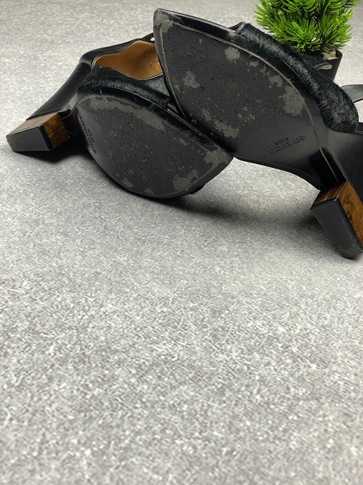 Givenchy Givenchy Heels Black Suede & Mink 😍 Size US 8 / IT 38 - 11 Thumbnail