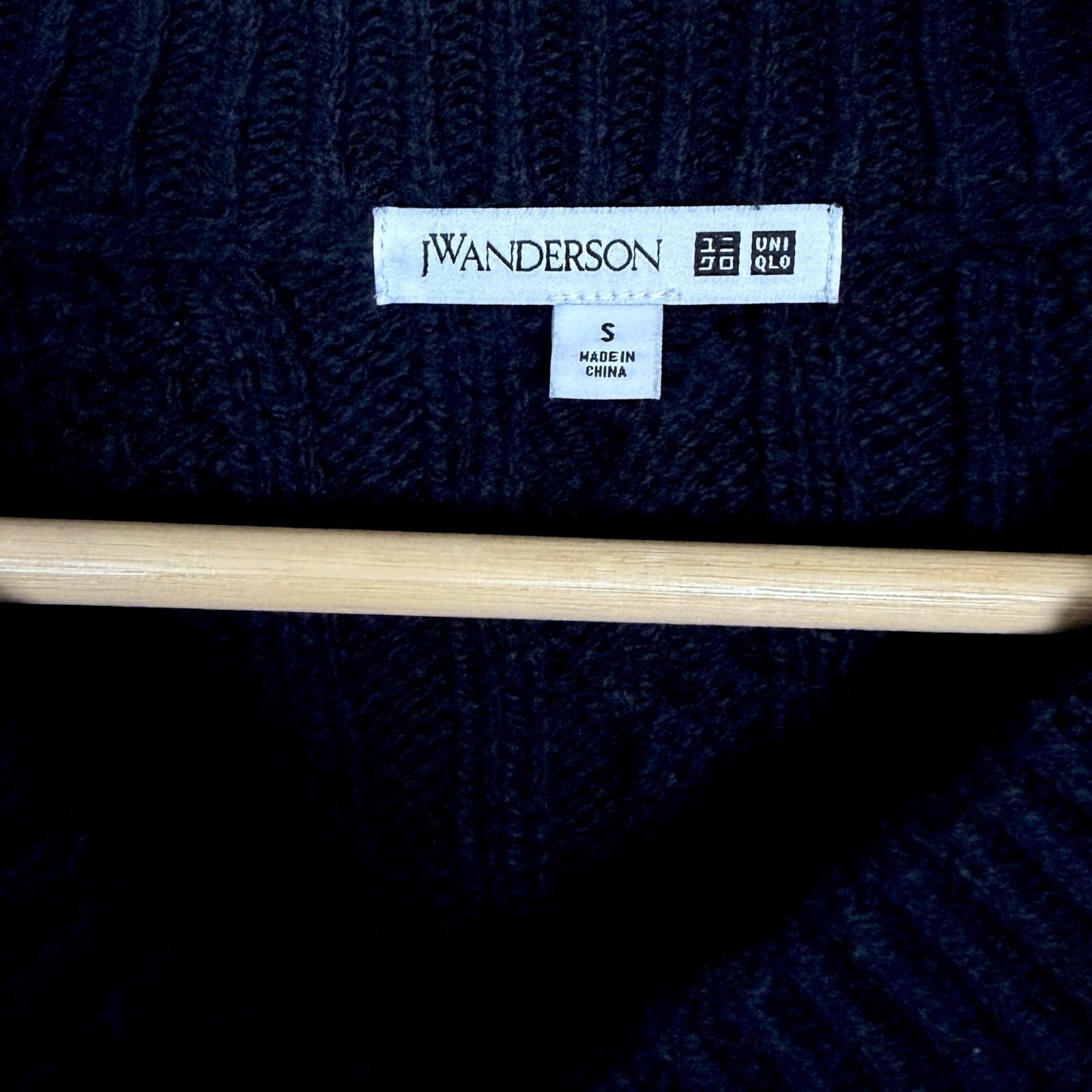 JW Anderson JW Anderson x Uniqlo V-Neck Cable Knit Sweater Fisherman Size S / US 4 / IT 40 - 4 Thumbnail