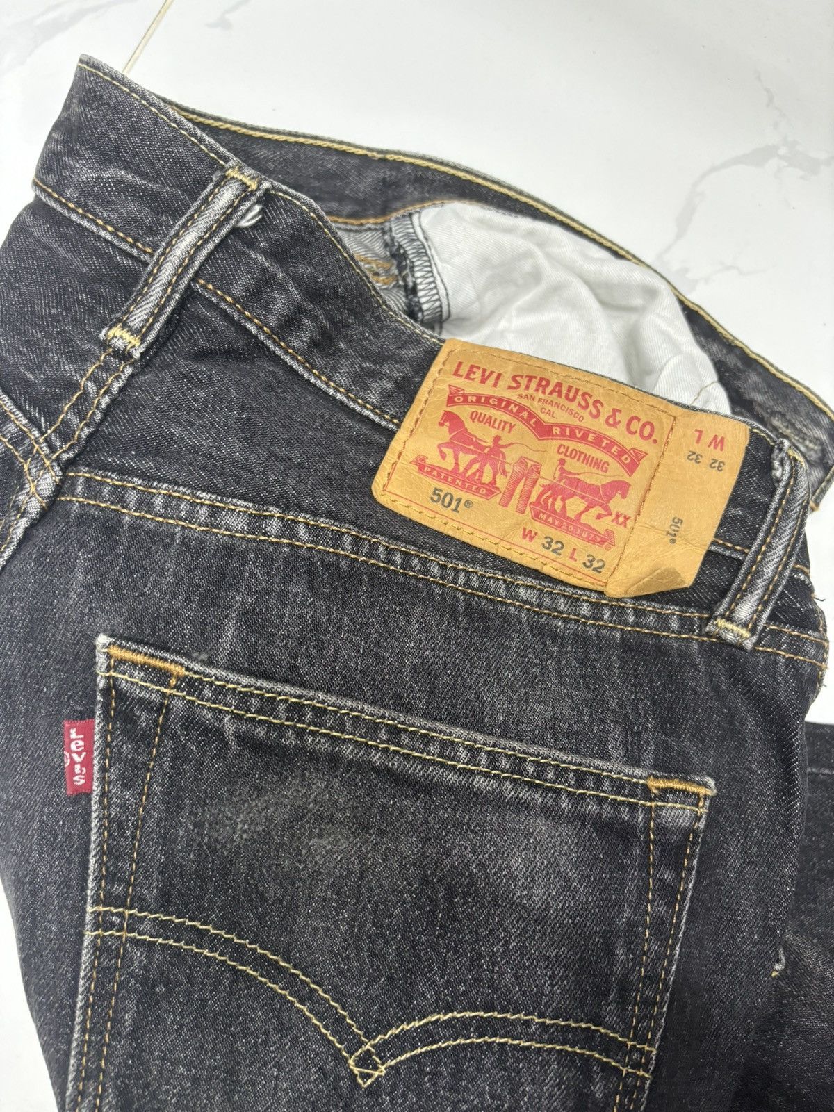 Levi's VINTAGE LEVIS 501 BLACK DISTRESSED DENIM JEANS Size US 31 - 8 Thumbnail