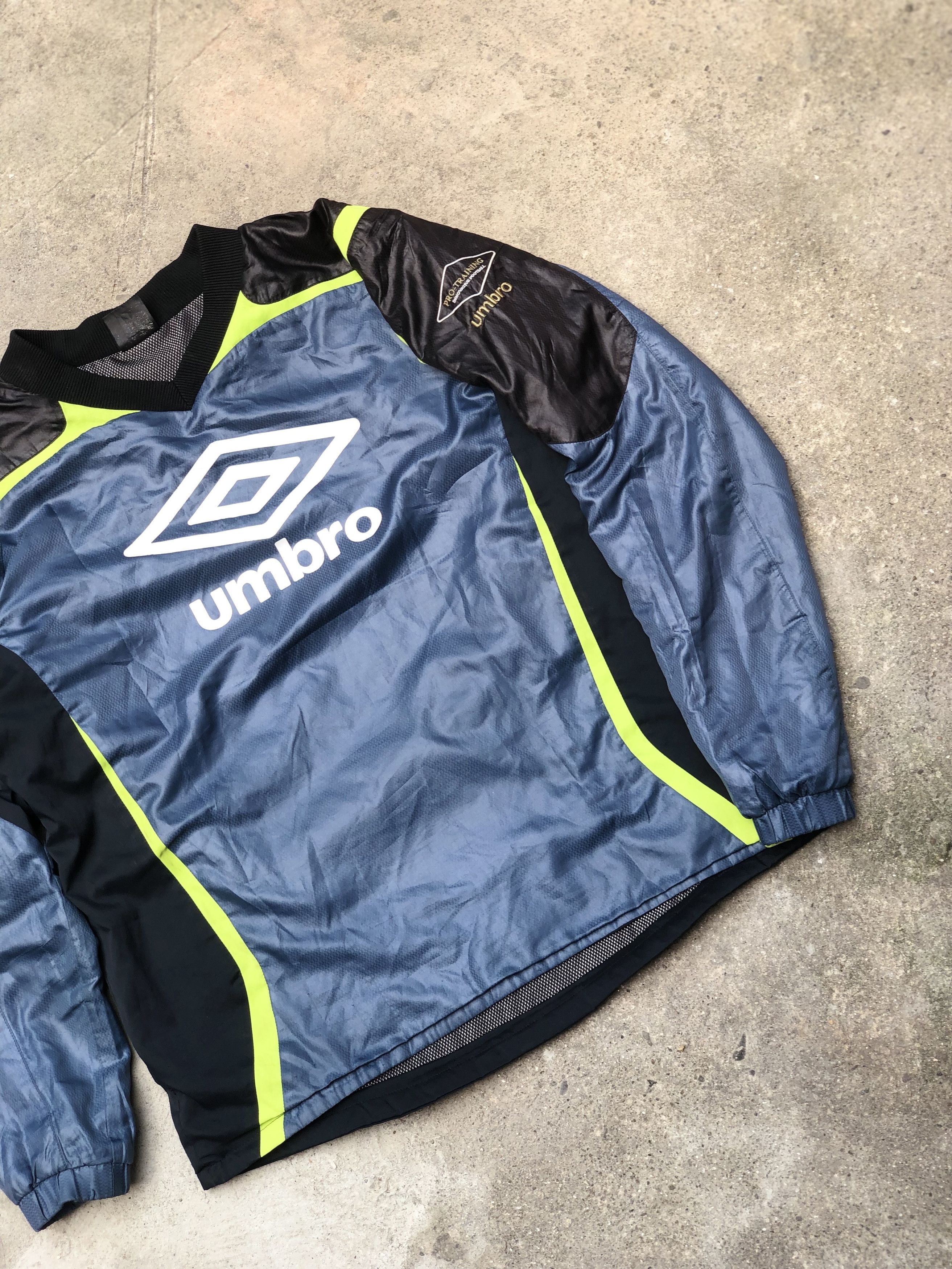 Umbro Umbro Pullover Big Logo 00s Collectible Item very rare Size US M / EU 48-50 / 2 - 3 Thumbnail
