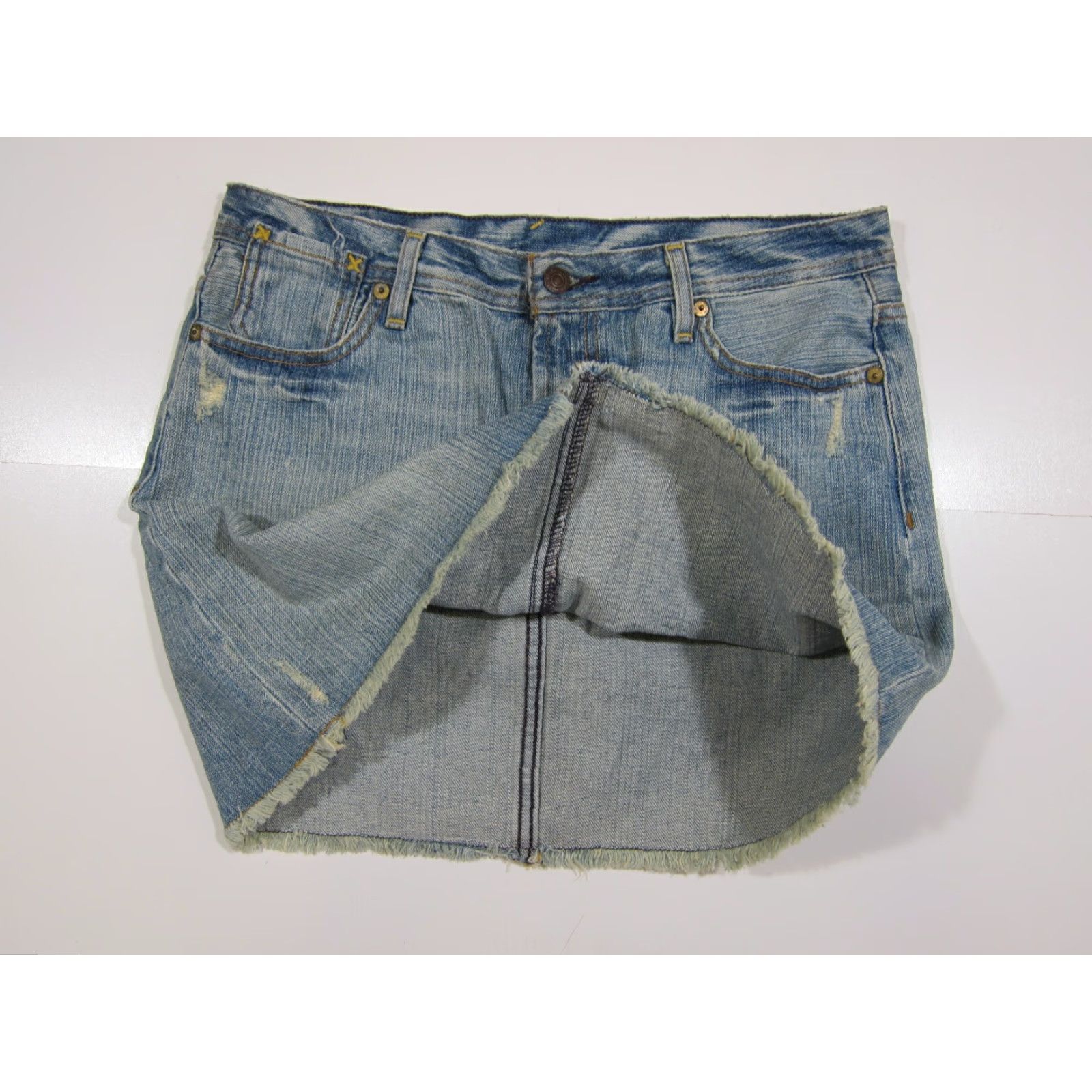 Ralph Lauren Ralph Lauren Polo Gigi Cotton Lightwash Distressed Denim Jean Skirt Women 8/29 Size 30" / US 8 / IT 44 - 6 Thumbnail