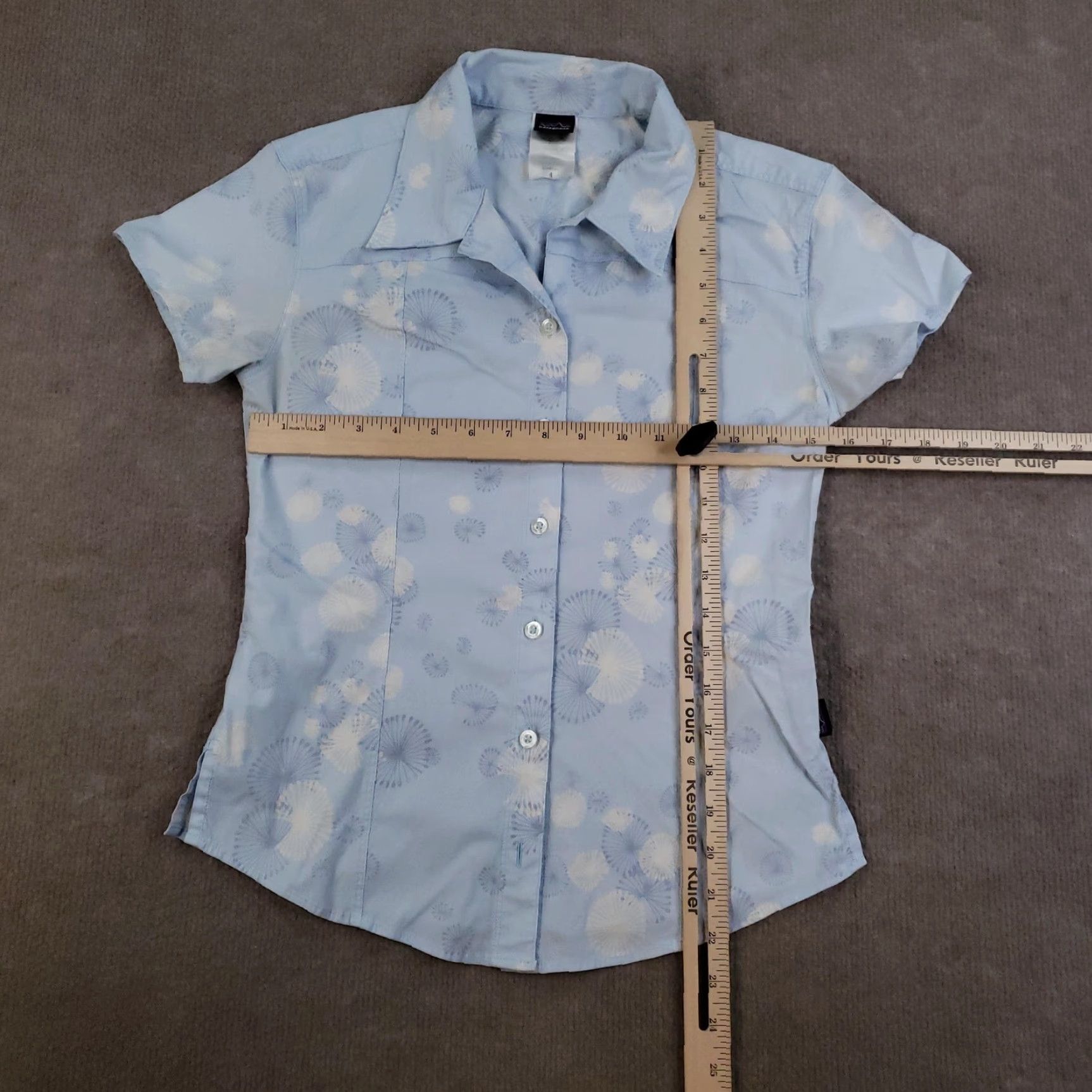 Patagonia Patagonia Shirt Womens 4 Blue Short Sleeve Button Up Organic Cotton Floral Print Size S / US 4 / IT 40 - 2 Thumbnail