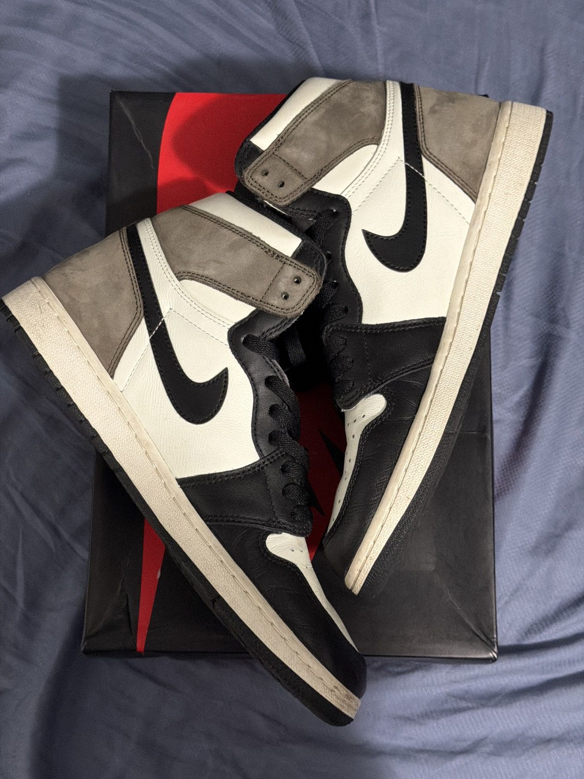 Jordan Brand Nike Air Jordan 1 Retro High OG Dark Mocha Size US 10.5 / EU 43-44 - 2 Thumbnail