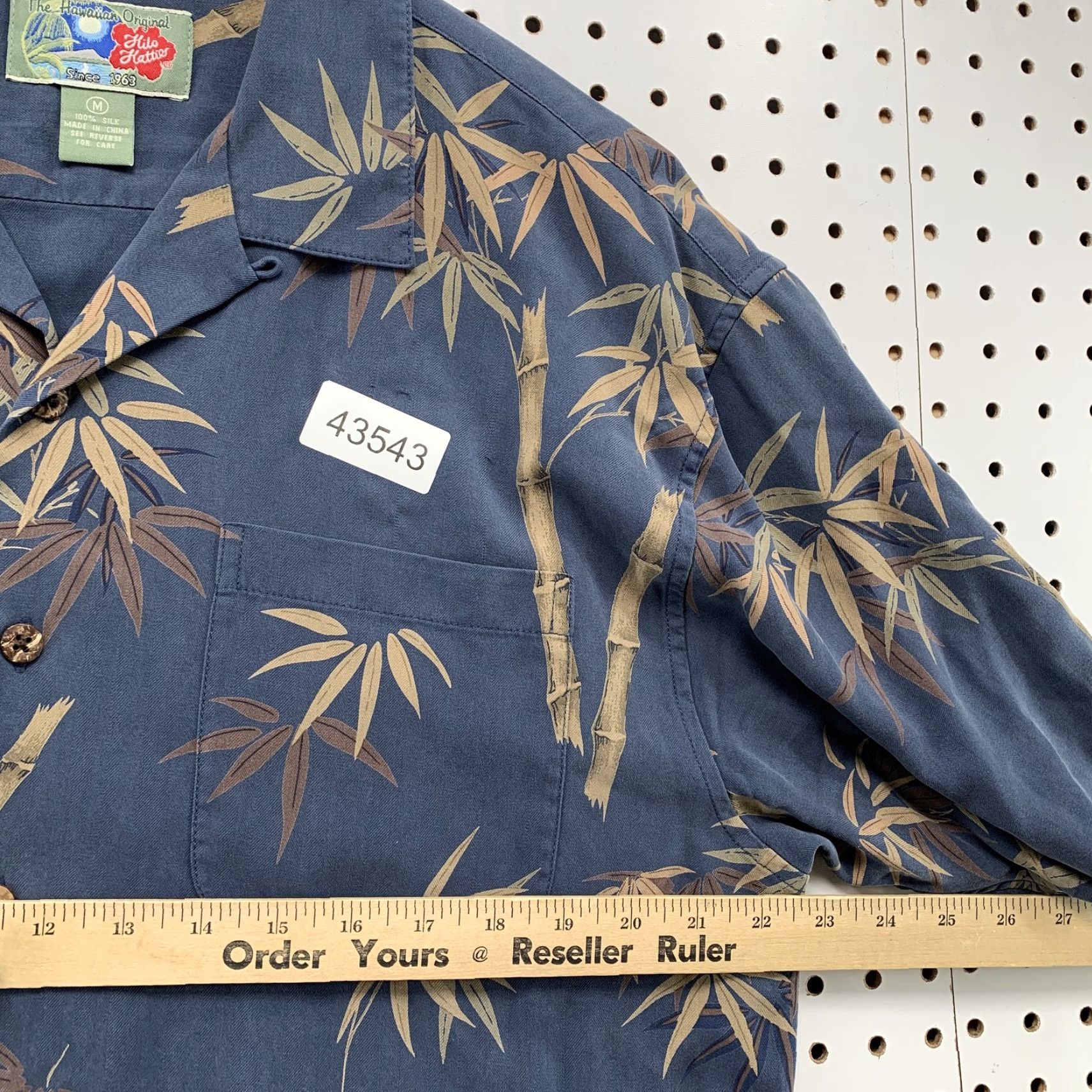 Hilo Hattie VINTAGE Hilo Hattie Shirt Hawaiian Button-Up Mens M Blue Floral Silk Short Sleeve 100% Silk Hawaiian Theme Mens Size US M / EU 48-50 / 2 - 7 Thumbnail