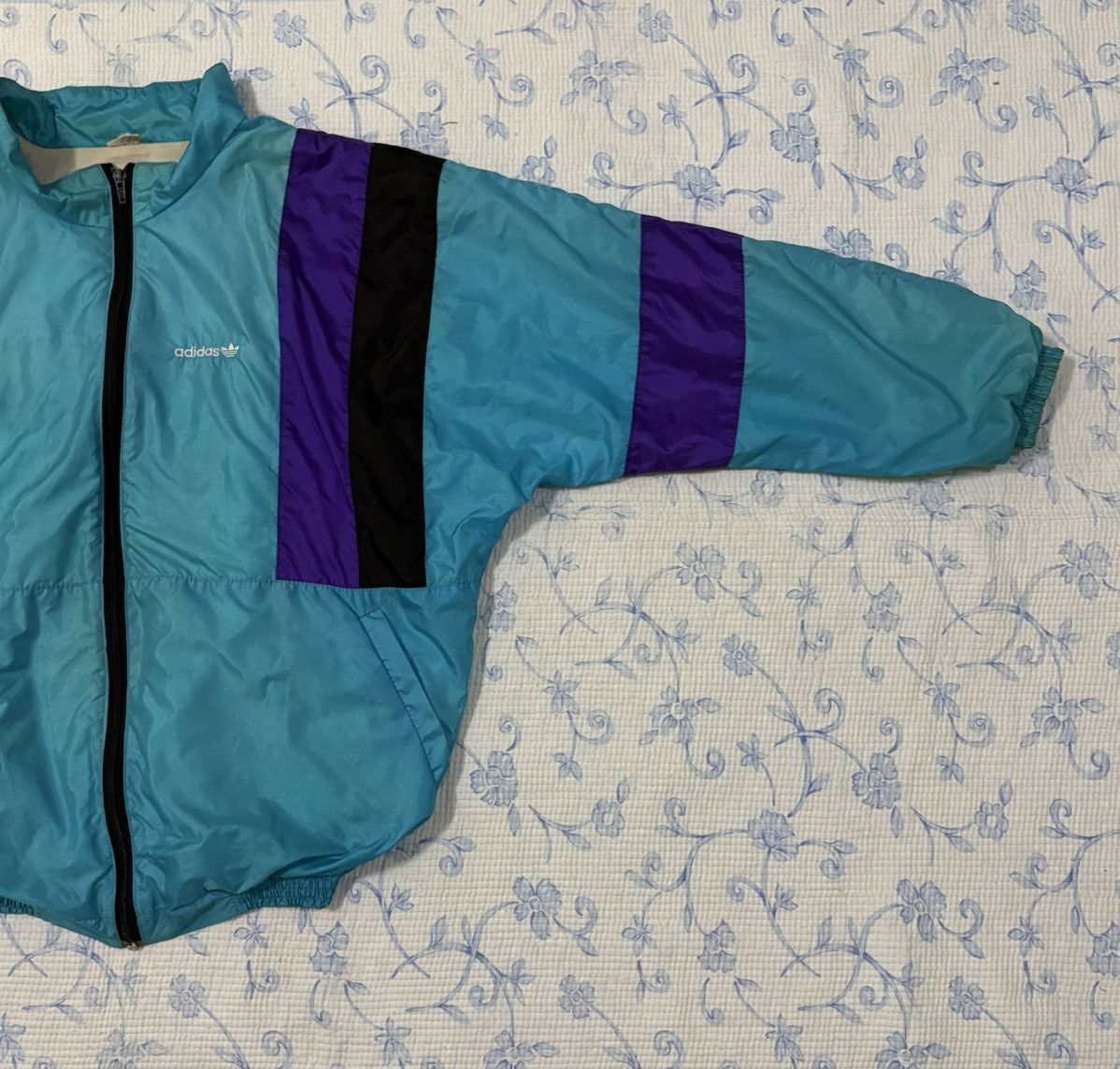 Adidas Vintage Adidas Windbreaker Light Jacket Size US S / EU 44-46 / 1 - 3 Thumbnail