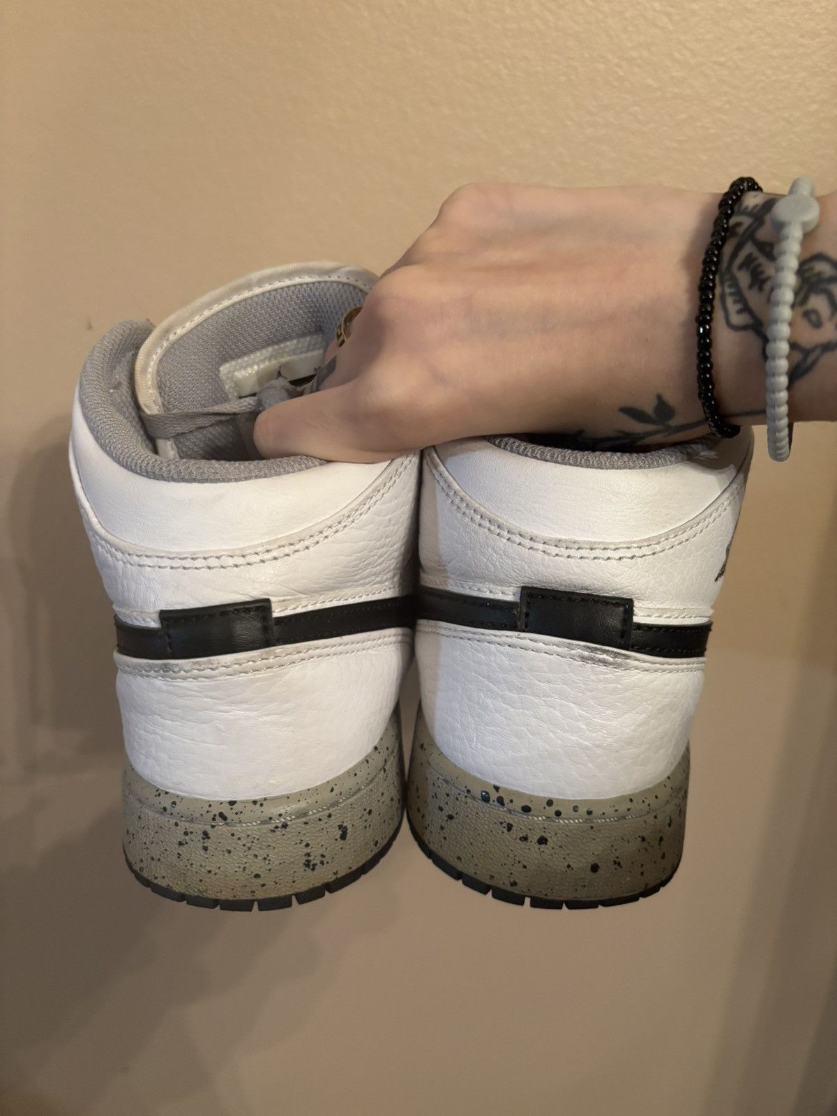 Jordan Brand Air Jordan 1 Retro Mid GS 'White Cement' Size US 6.5 / EU 39-40 - 4 Thumbnail