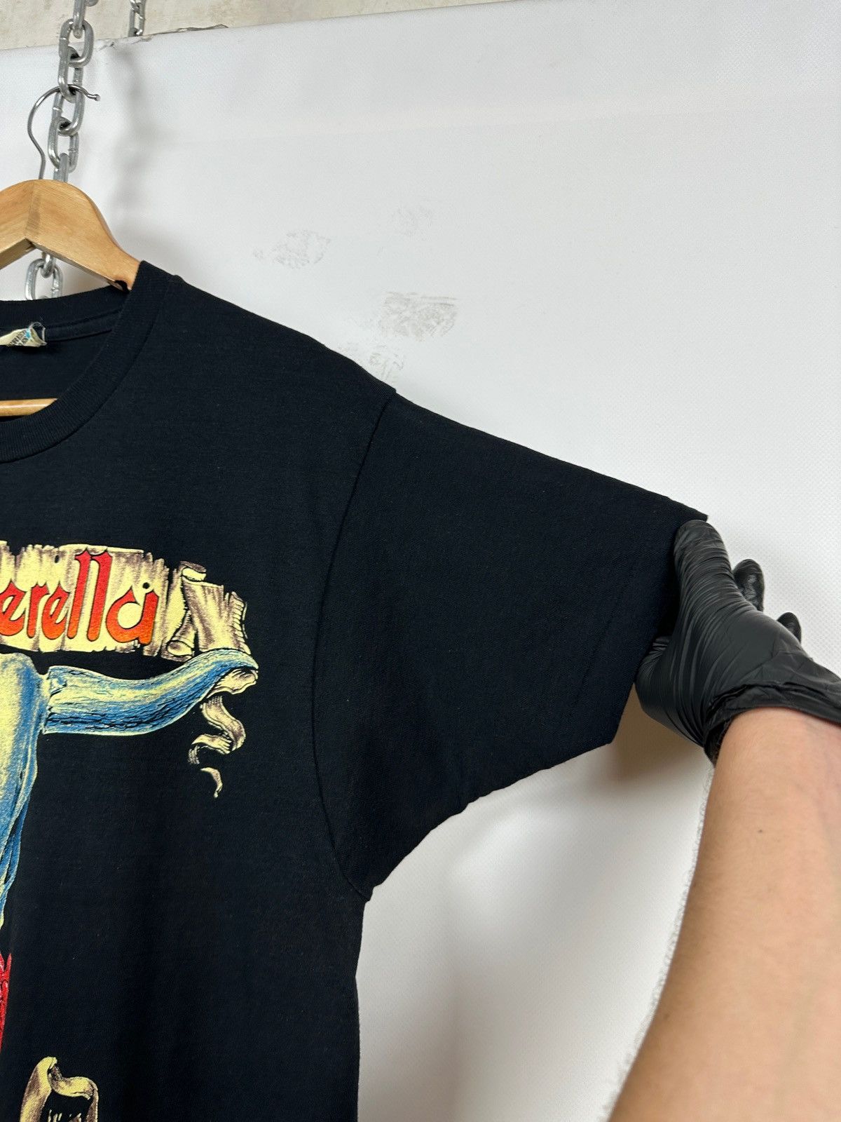 Band Tees 1988 Vintage Cinderella Long Cold Winter Tour Band T-Shirt Size US L / EU 52-54 / 3 - 12 Thumbnail