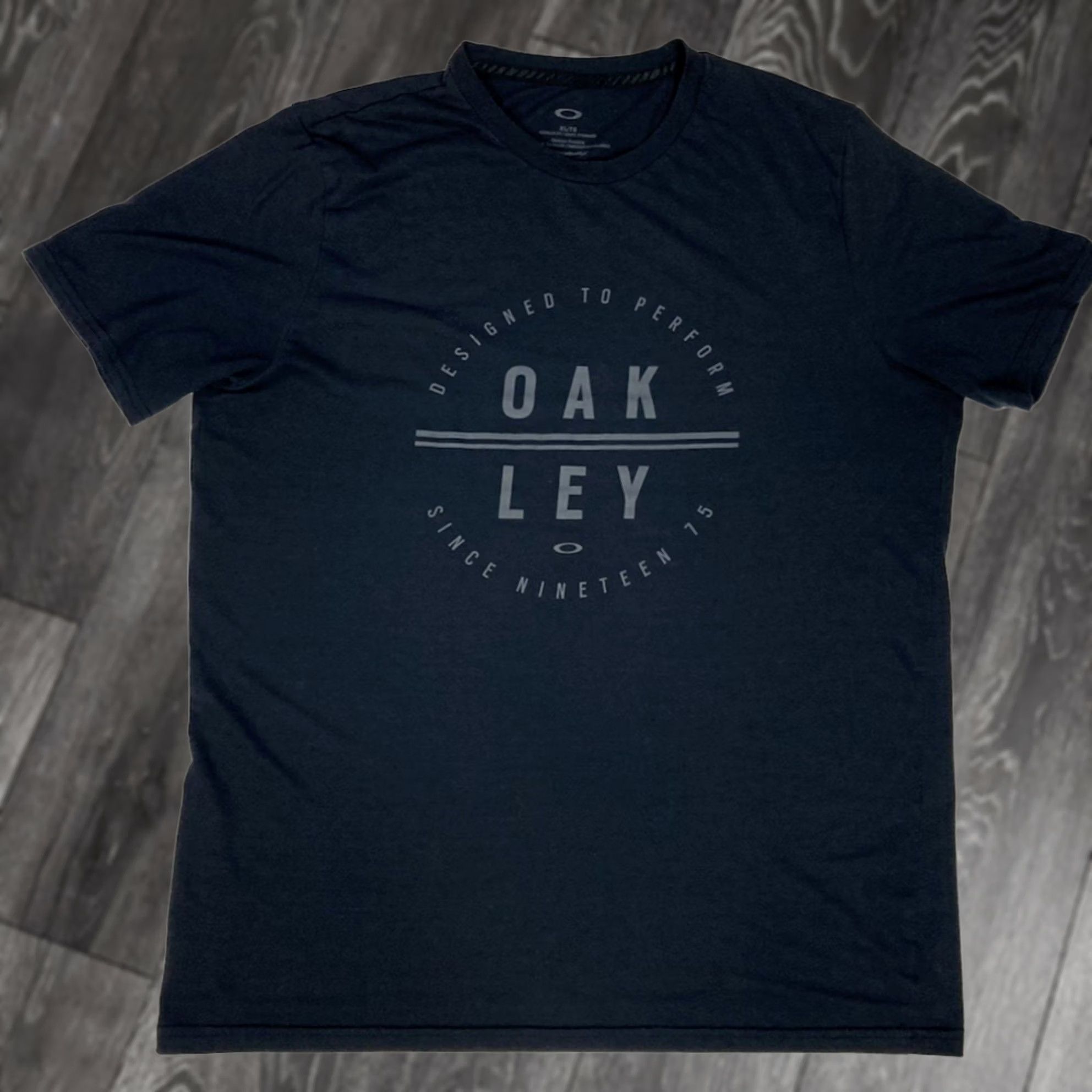 Oakley Oakley Logo Graphic T-shirt Men XL Black Short Sleeve Shirt Clothing T-Shirt Logo All Seasons Size US XL / EU 56 / 4 - 1 Thumbnail