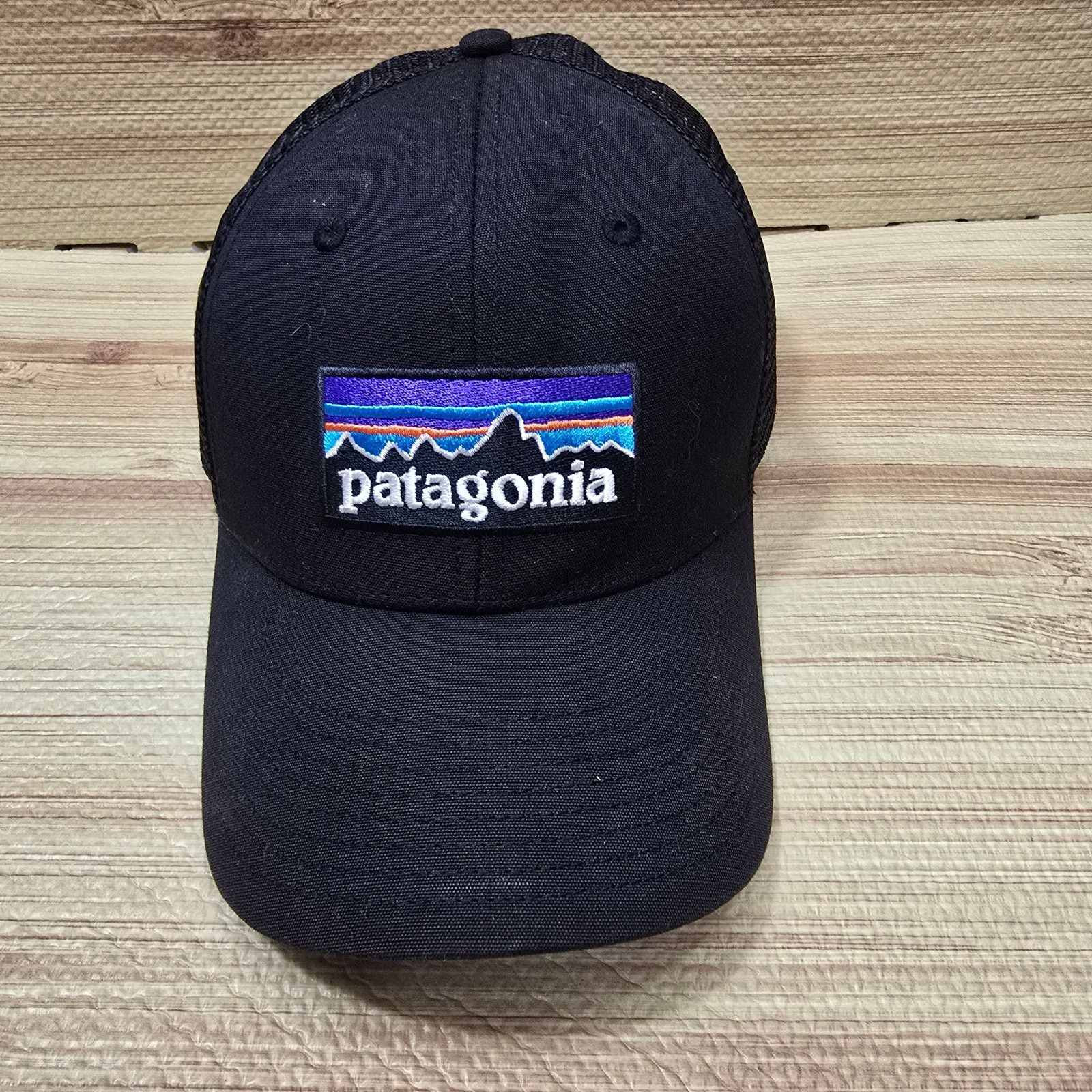 Patagonia Patagonia P-6 Logo Mesh Trucker Snapback Black Hat Size ONE SIZE - 1 Thumbnail