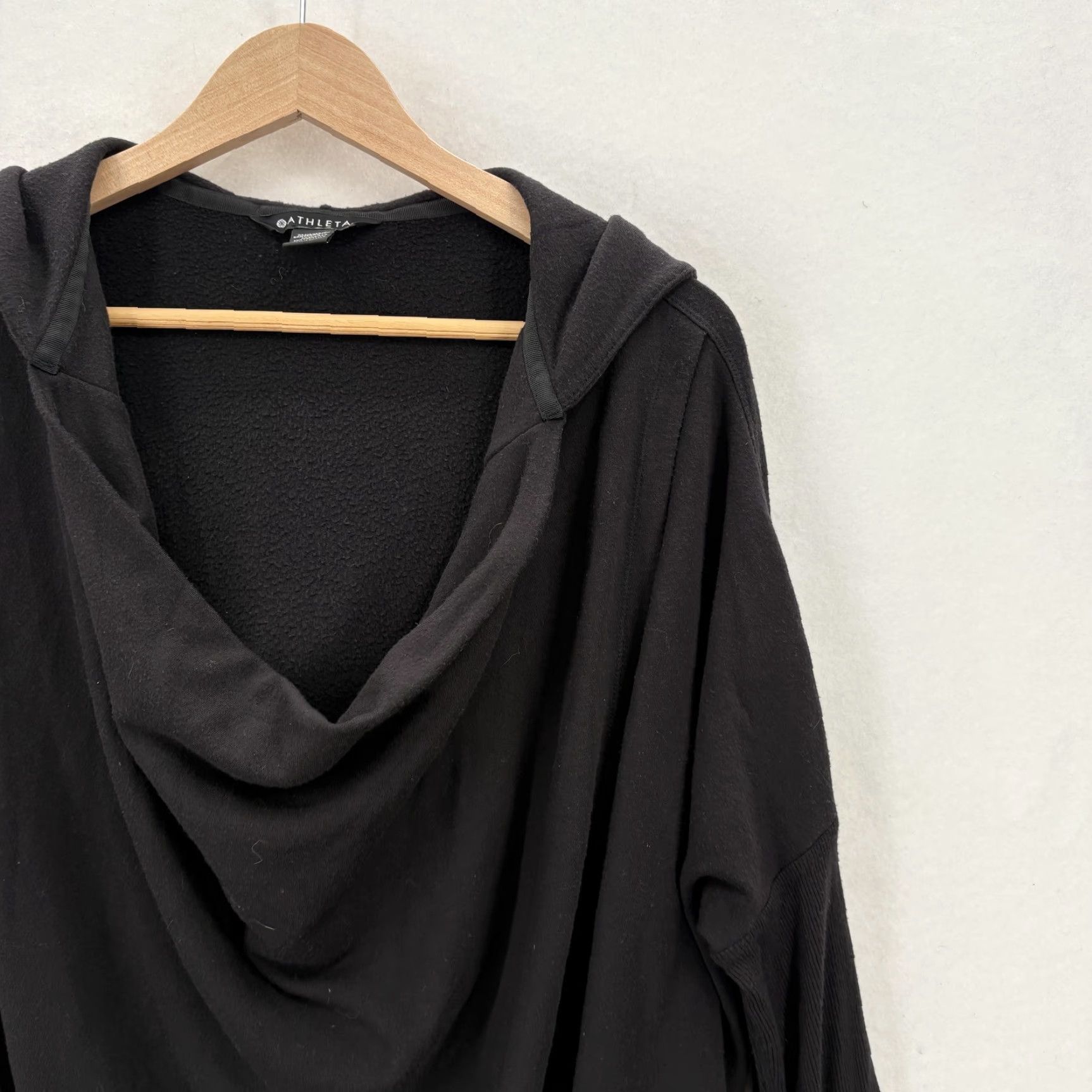 Athleta Athleta Purana Wrap Sweatshirt Womens M Black Cowl Neck Hooded Fleece Gym Sweatshirt Size M / US 6-8 / IT 42-44 - 2 Thumbnail