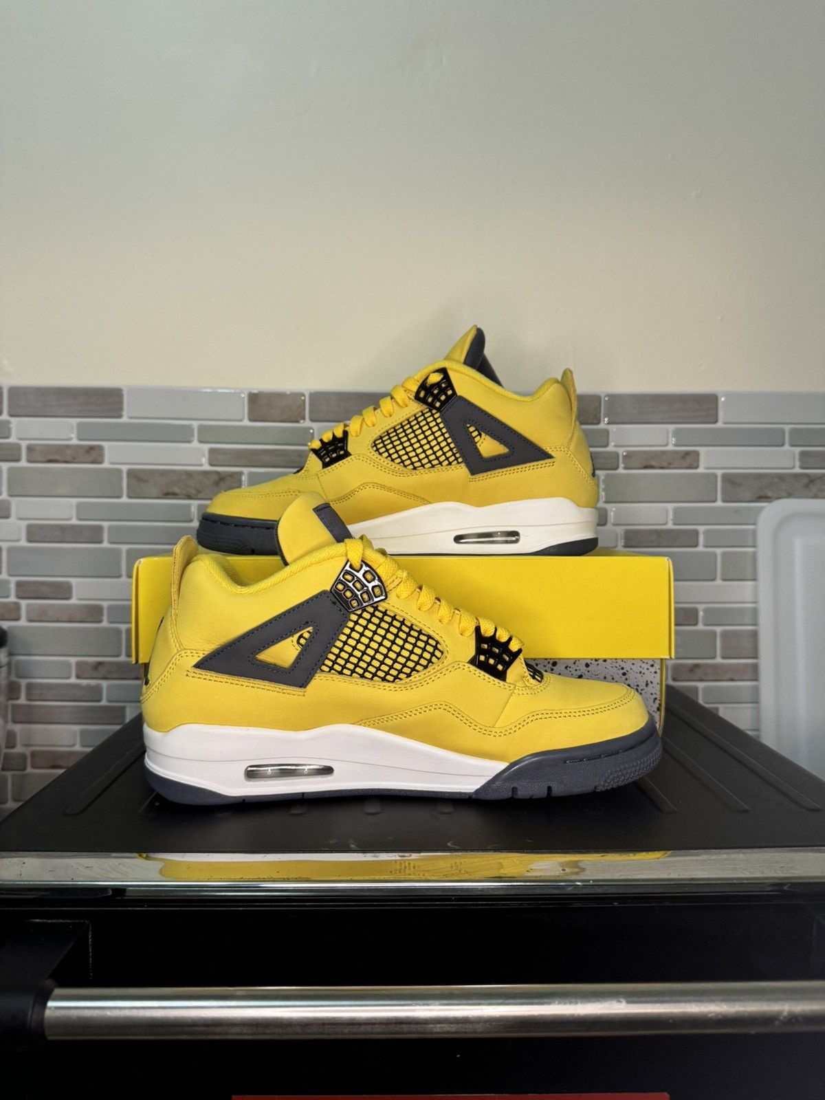 Jordan Brand Jordan 4 Lightning Size US 9 / EU 42 - 2 Thumbnail