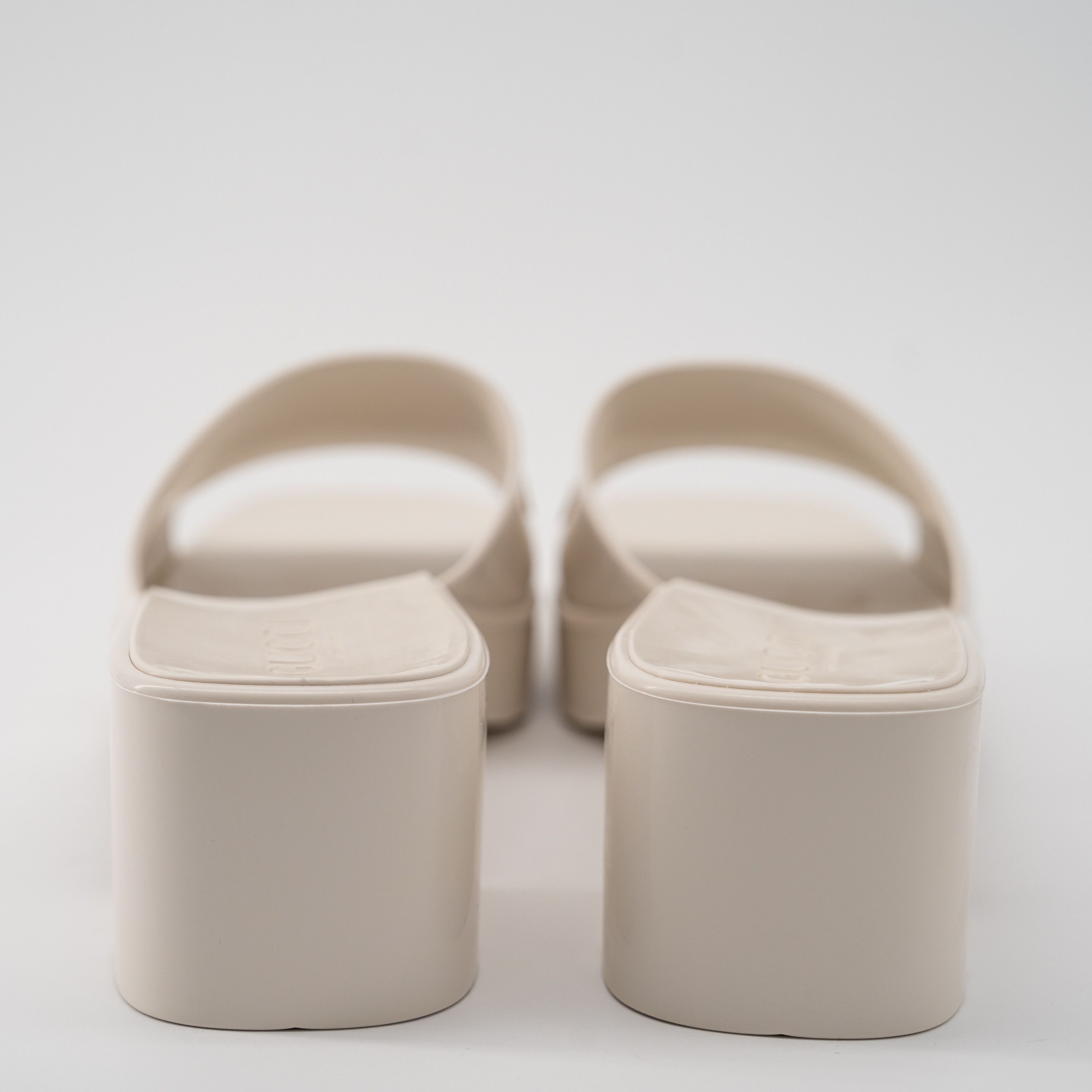 Gucci 40G 10 US Gucci White Rubber Sandals Mules logo Size US 10 / IT 40 - 4 Thumbnail
