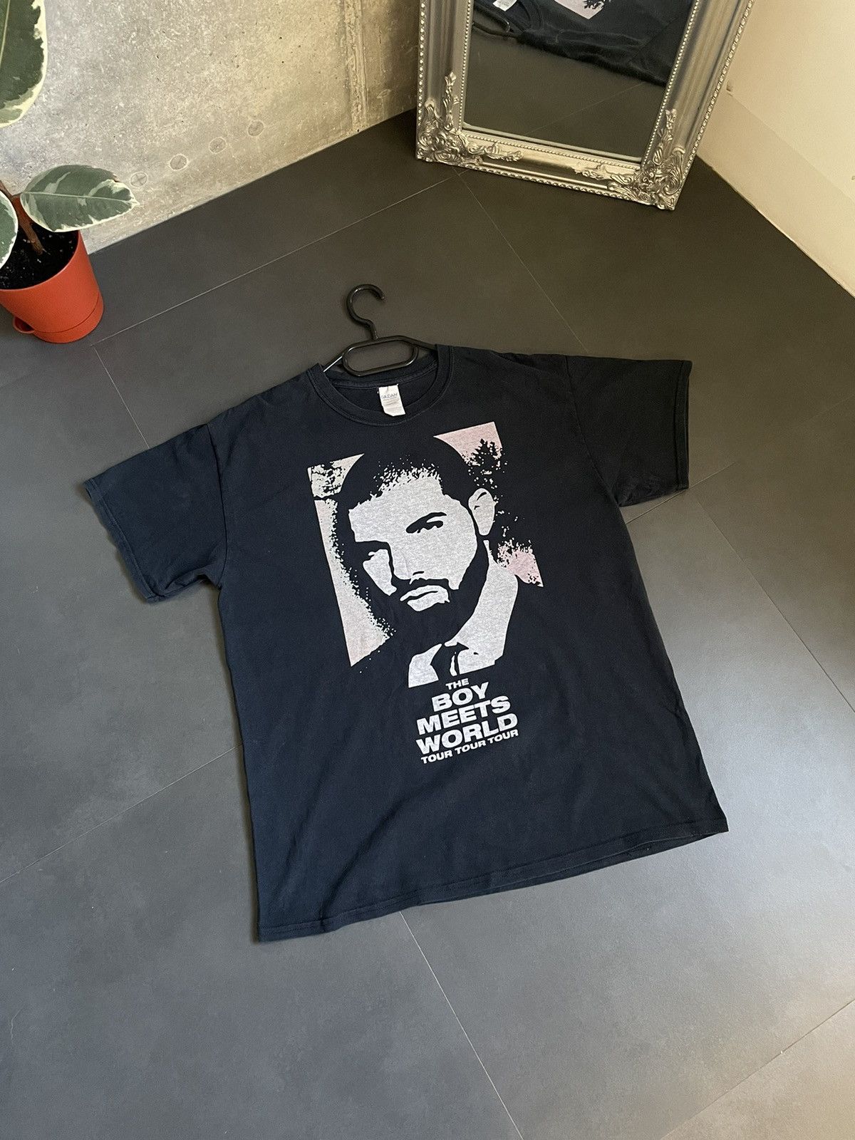 Band Tees DRAKE THE BOY MEETS WORLD TOUR FADED BOXY RAP T SHIRT Y2k Size US L / EU 52-54 / 3 - 10 Thumbnail