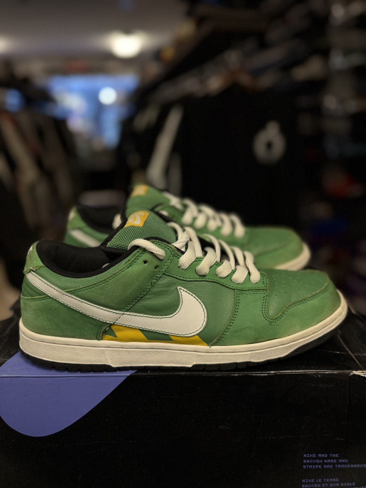 Nike Size 11 - Nike SB Dunk Low Pro Taxi Series - Tokyo 2006 Size US 11 / EU 44 - 2 Thumbnail