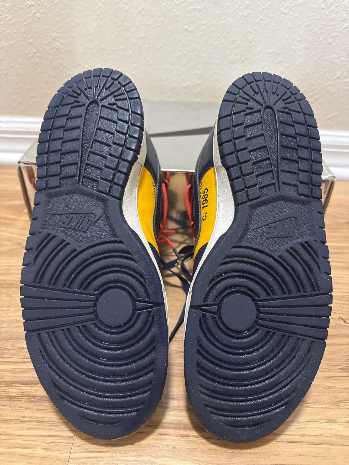 Nike × Off-White 2019 Off-White x Nike Dunk Low 'University Gold' Size US 9.5 / EU 42-43 - 6 Thumbnail