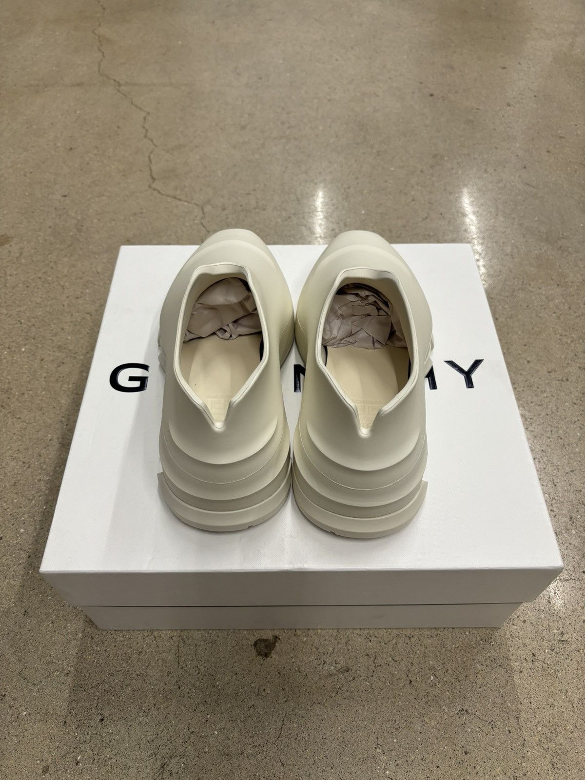 Givenchy Givenchy Show Low Shoe Ivory Size US 8 / EU 41 - 4 Thumbnail