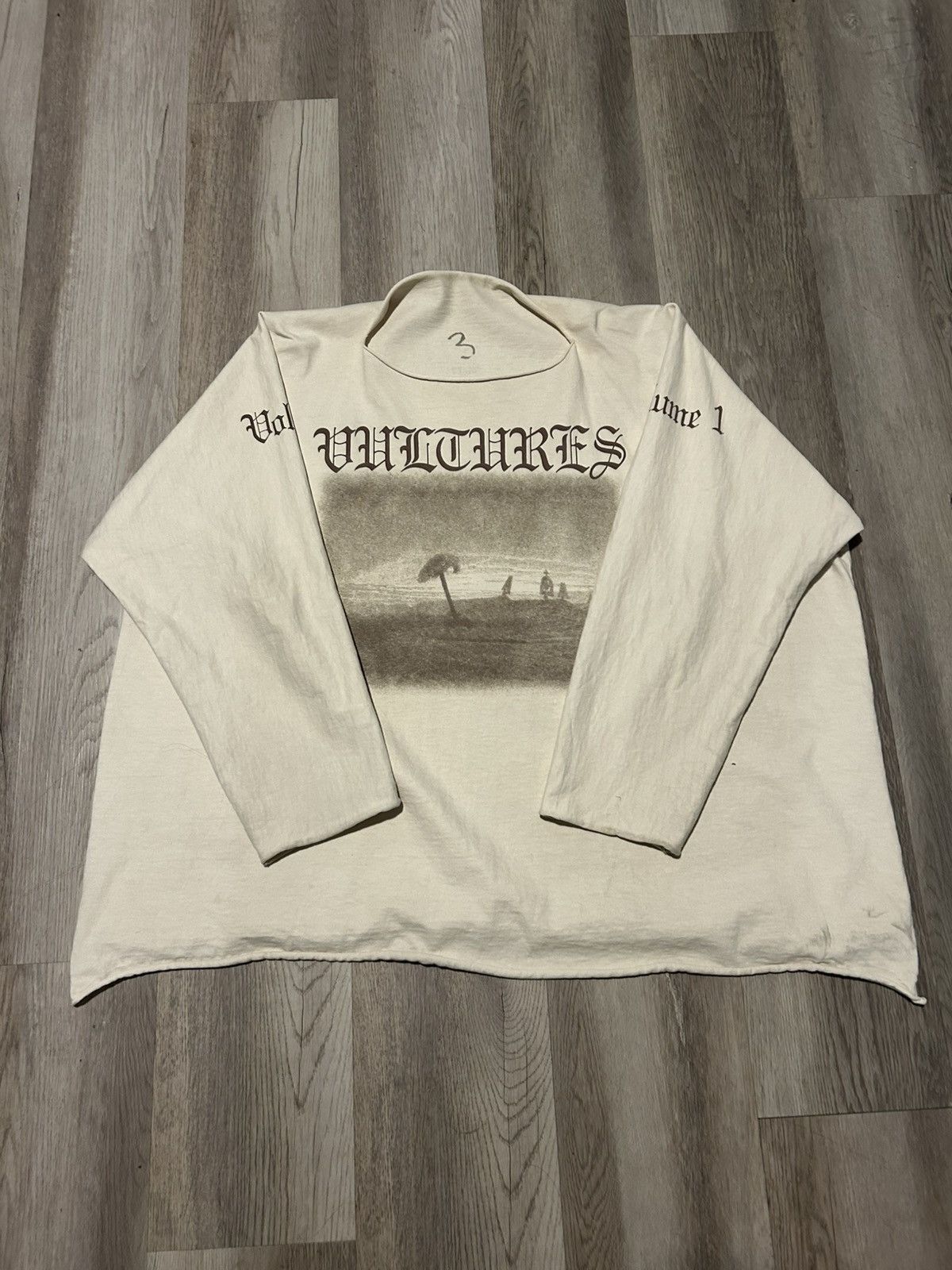 Yeezy VULTURES VOLUME 1 BEIGE LONG SLEEVE SIZE 3 PREOWNED Size US XL / EU 56 / 4 - 1 Thumbnail
