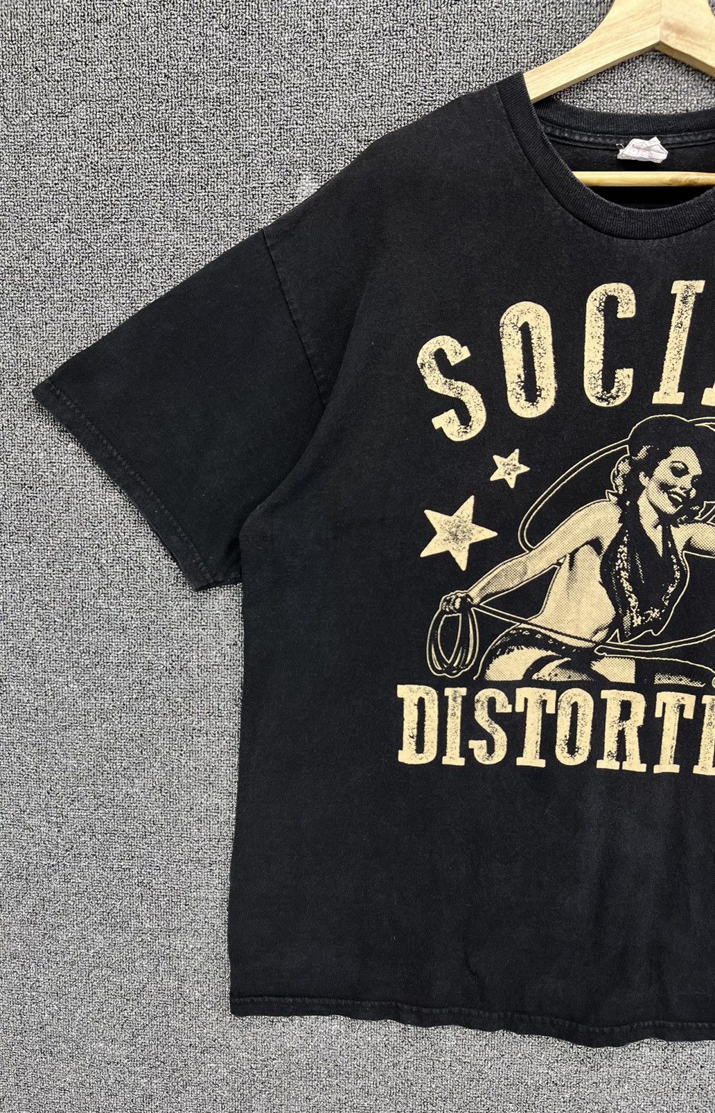 Band Tees Vintage Y2k Social Distortion Punk Rock Band Tees T Shirts Size US XL / EU 56 / 4 - 3 Thumbnail