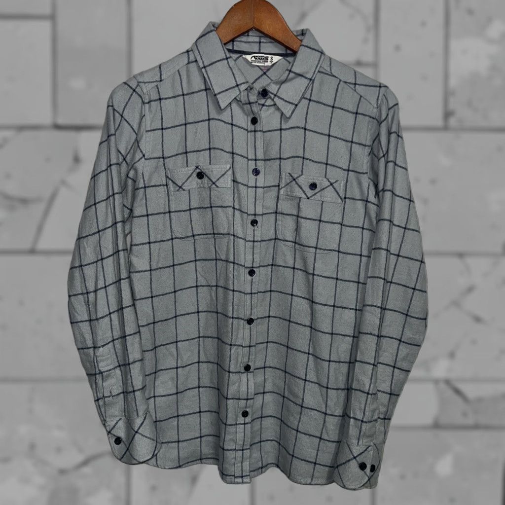 Mountain Khakis VINTAGE Mountain Khakis Gray Plaid Flannel Button-Up Shirt Womens Size S Size S / US 4 / IT 40 - 1 Thumbnail