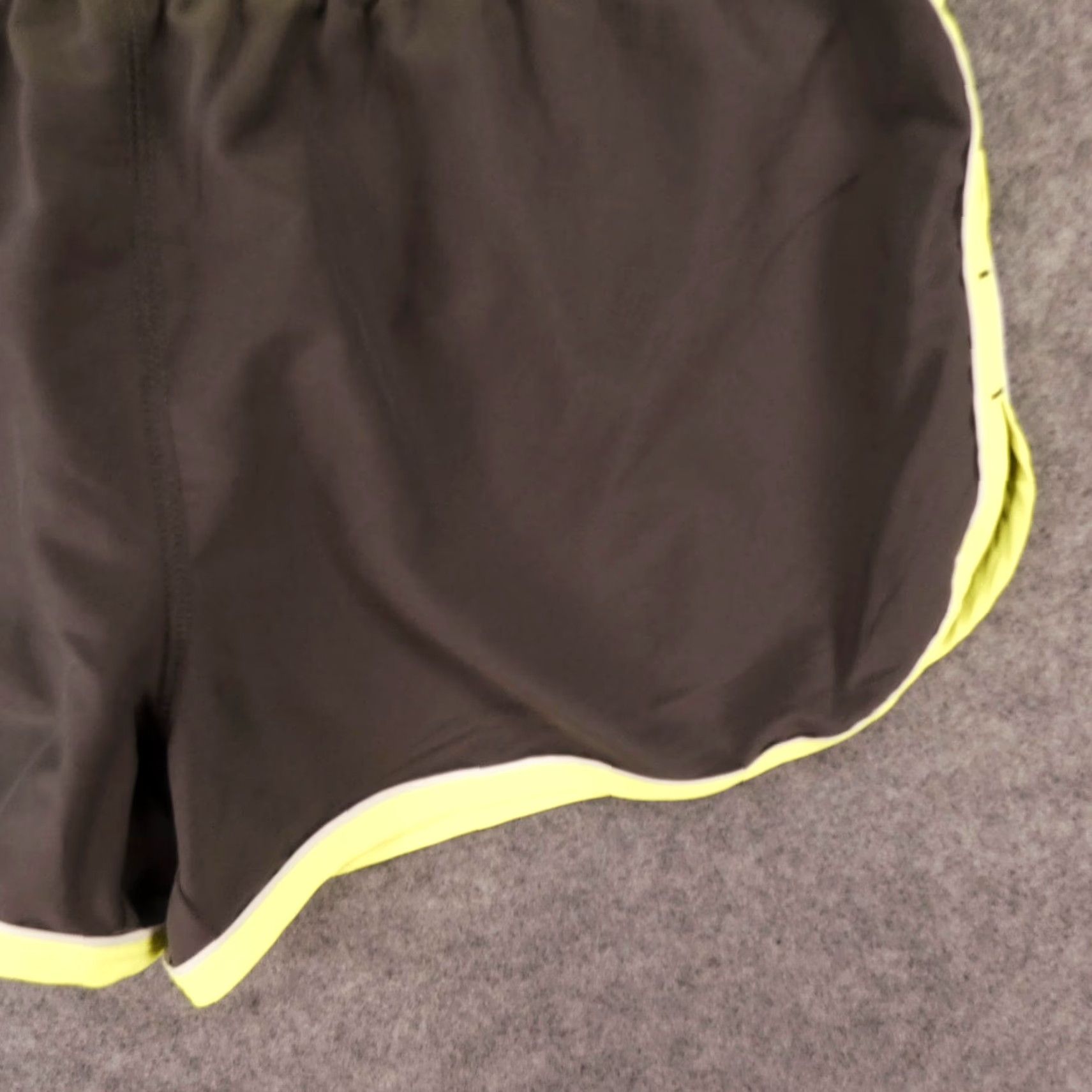 Under Armour Under Armour Shorts Womens Medium Semi-Fitted Lined Gray Yellow Drawstring Size 24" / US 00 / IT 34 - 4 Thumbnail