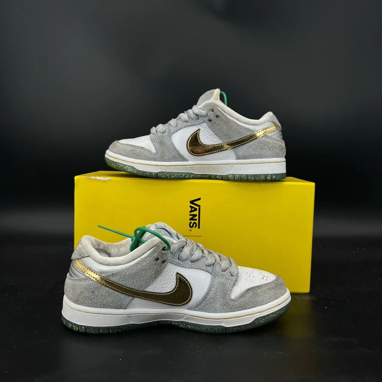 Nike Nike Dunk SB Snow Festival 36 Worn, Minimal Sole Wear Size US 5 / IT 35 - 2 Thumbnail
