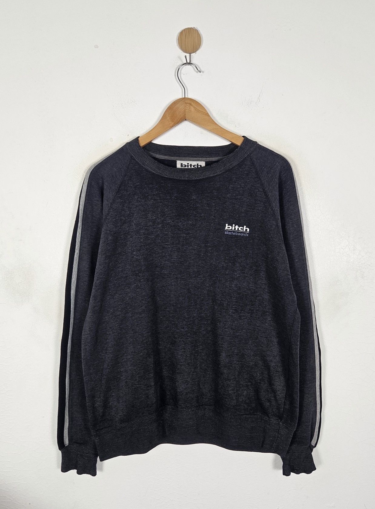 Hook-Ups Vintage Bitch Skateboard Streetwear 90s sweatshirt Size US L / EU 52-54 / 3 - 1 Thumbnail