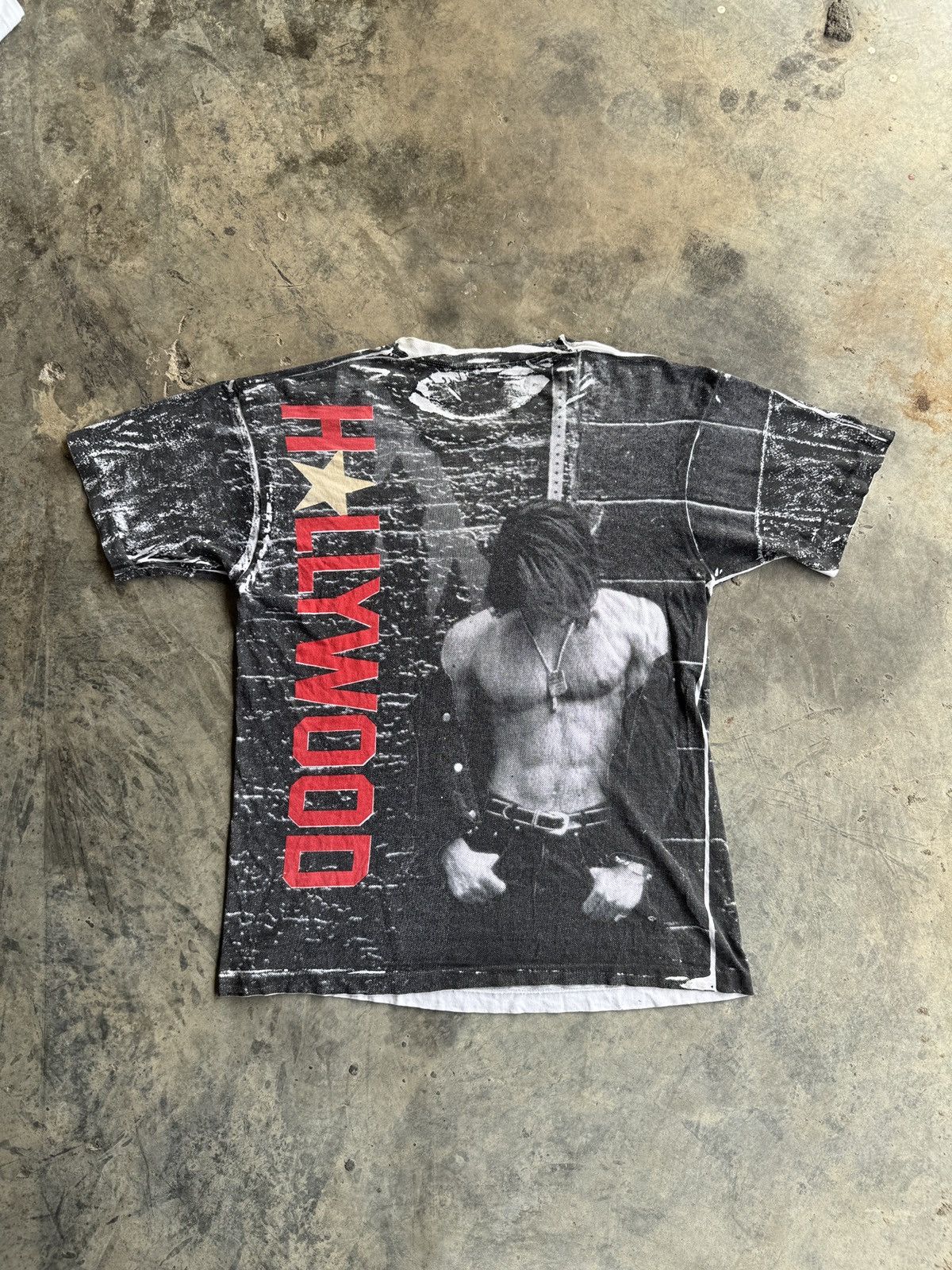 Vintage *RARE* 90s VINTAGE AOP HOLLYWOOD 00s MUSCLE GRUNGE MODEL TEE Size US L / EU 52-54 / 3 - 7 Thumbnail