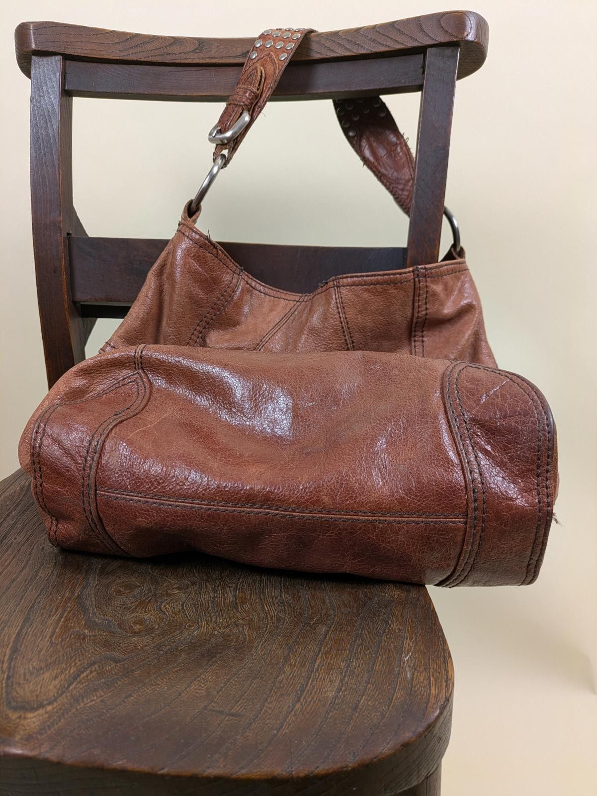 Other 2000's / Y2K brown distressed studded hobo bag Size ONE SIZE - 2 Thumbnail