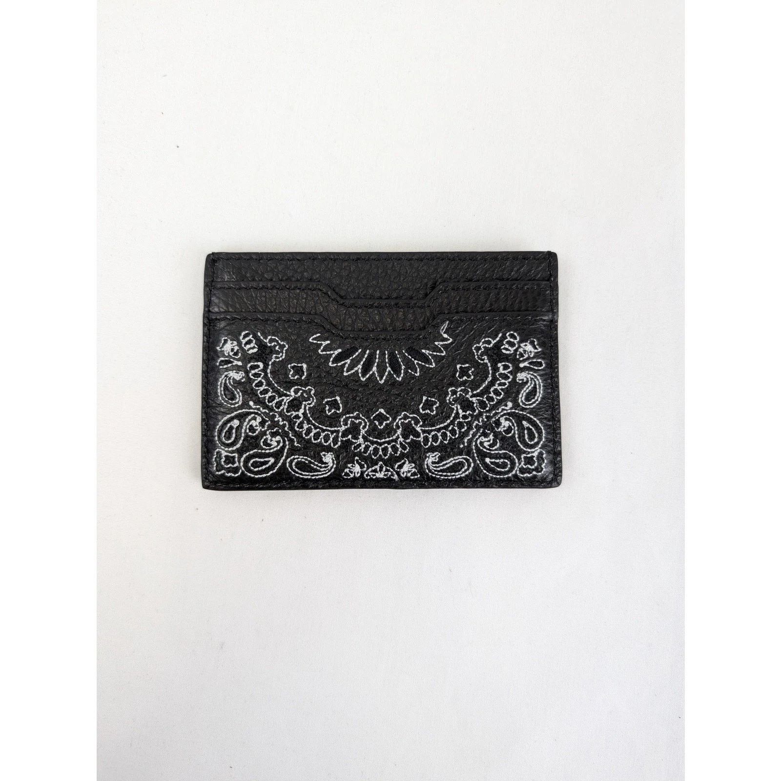 Amiri o1rshd1 Q:2 / Size:OS / Pebbled Bandana Card Holder in Black Size ONE SIZE - 1 Thumbnail